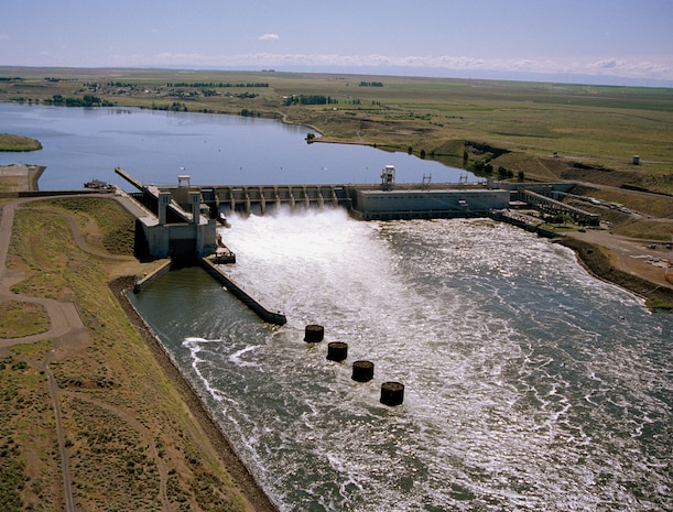 Located at the upstream end of Lake Wallula,
the dam is 2,822 feet long with an effective height of 100 feet. The dam is a concrete gravity type, with an earthfill embankment section at the north abutment. It includes a navigation lock with clear dimensions of 86 by 675 feet; and a ten-bay spillway that is 590 feet long, with ten 50-foot tainter gates.