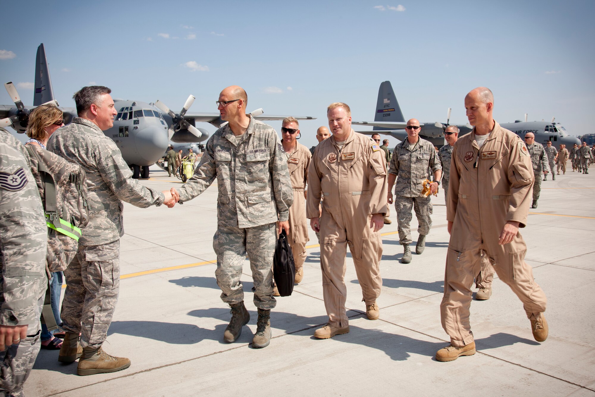 Col. Darrell Young, commander of the 934th Airlift Wing, welcomes home Staff Sgt. Robert Hipp and other Airmen as they return from deployment.  The Airmen have been gone since early 2012 from the Minneapolis-St. Paul Air Reserve Station, Minn.  (U.S. Air Force Photo/Shannon McKay)