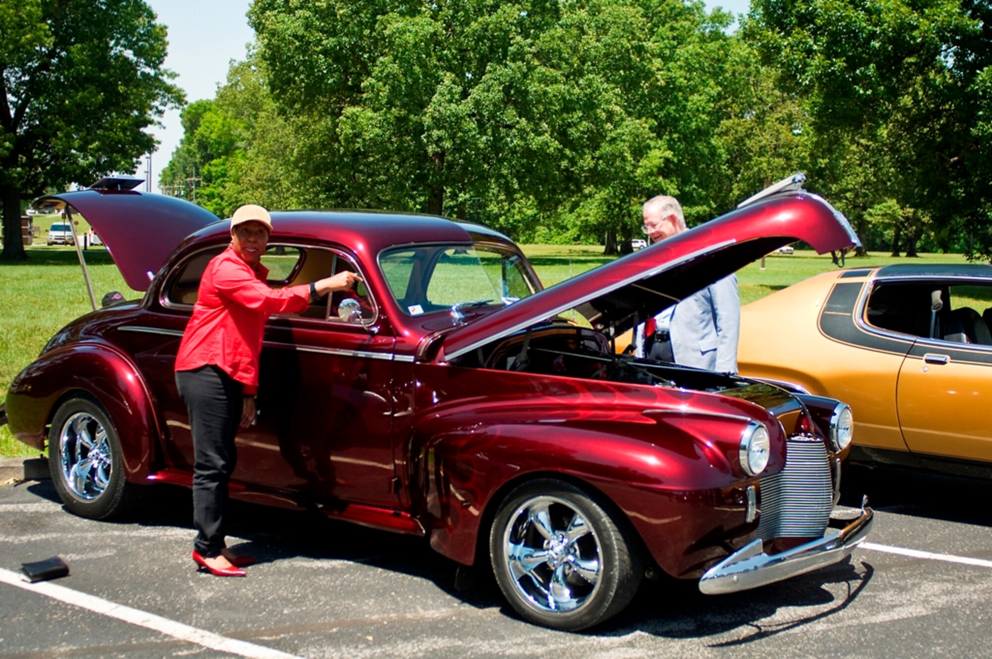 This 1940 Oldsmobile Business Couple, owned by Walbridge safety manager Jim Mills, received the People’s Choice Award at AEDC’s Cruise-In May 11. Here, Information International Associates customer service representative Wilsie Ford checks out the car. (Photo by Jacqueline Cowan)