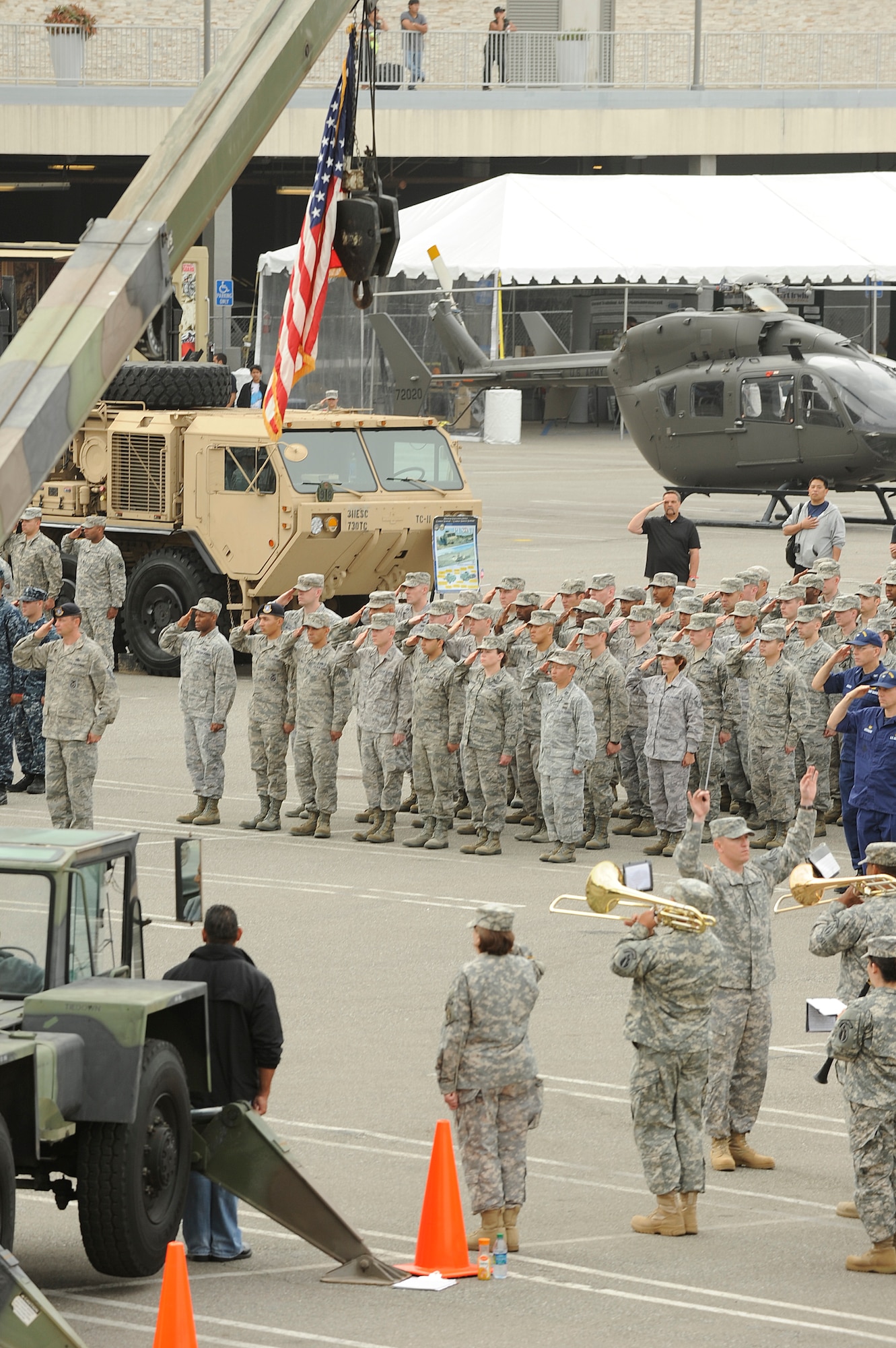 TORRANCE, Calif. -- Team V and Los Angeles Air Force Base Airmen salute at a Reveille Ceremony during the 53rd Annual Armed Forces Day here Saturday, May 19, 2012. More than 200 Soldiers, Sailors, Airmen, Marines and Coast Guardsmen attended the ceremony at the military exhibits area in the Del Amo parking lot. (U.S. Air Force photo/Staff Sgt. Levi Riendeau) 


 