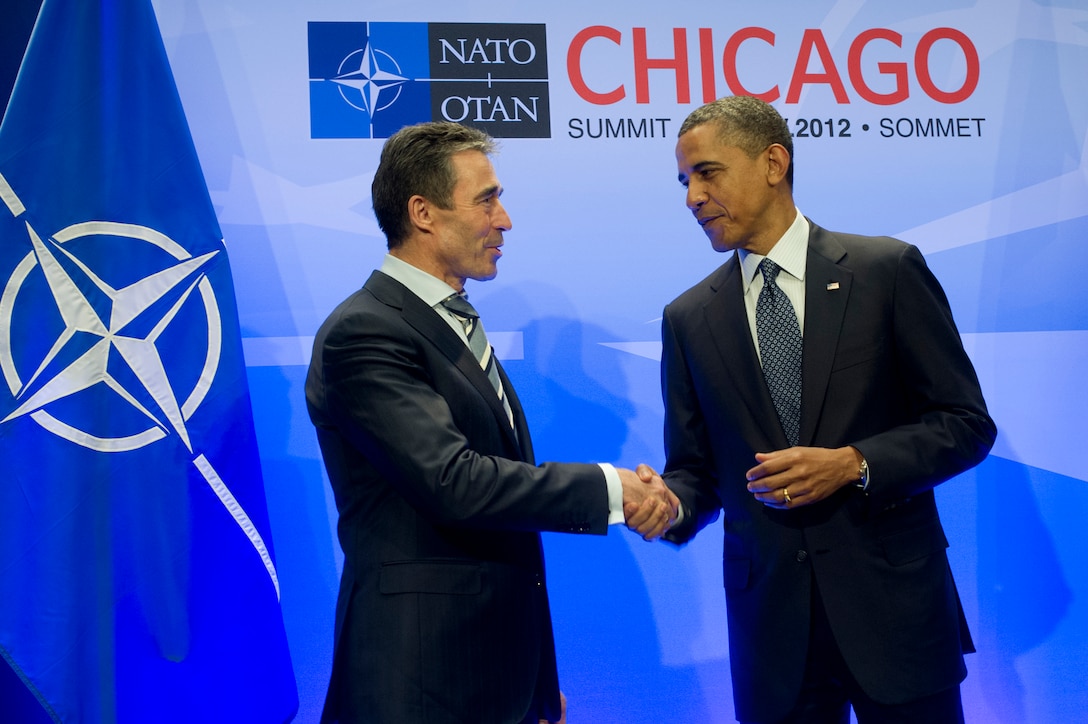 U.S. President Barack Obama, right,  thanks NATO Secretary General Anders Fogh Rasmussen at the opening of the NATO summit in Chicago, May 20, 2012.