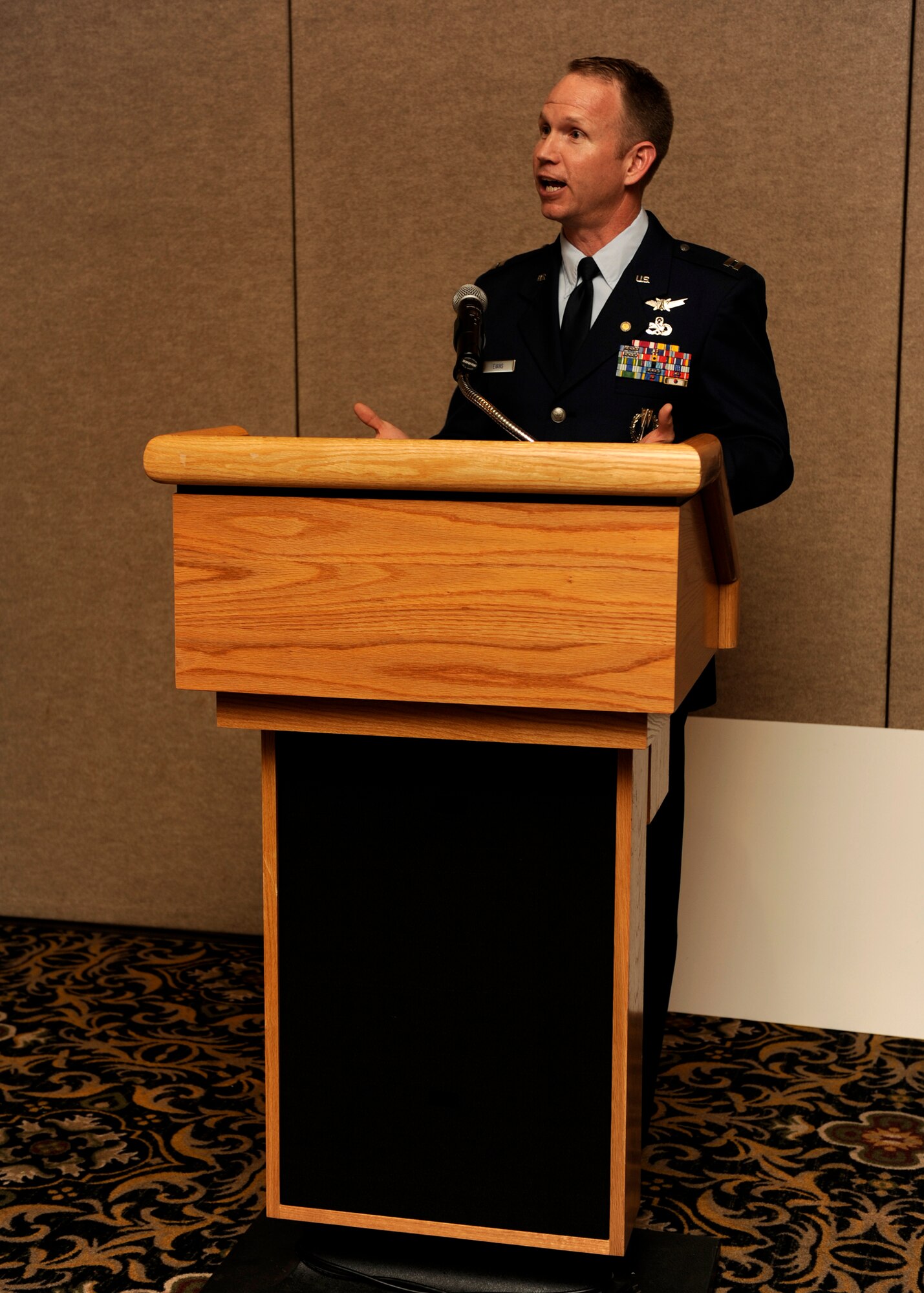 Minot AFB's Officers' Spouses' Club donates to local JROTC > Minot Air