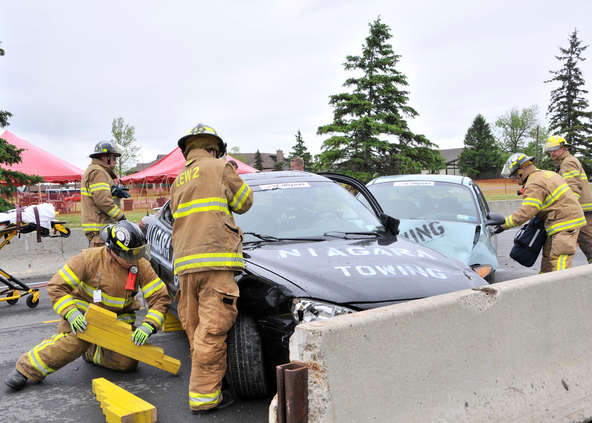 Students from area schools learn of the dangers of driving while distracted
during the Niagara Regional Traffic Safety Program, May 16, 2012, Niagara
Falls Air Reserve Station, Niagara Falls, NY. Guest speakers and
demonstrations are planned for the duration of The Niagara Regional Traffic
Safety Program which runs from May 16 to May 25 at the Niagara Falls Air
Reserve Station. (U.S. Air Force photo by Tech. Sgt. Joseph McKee)
