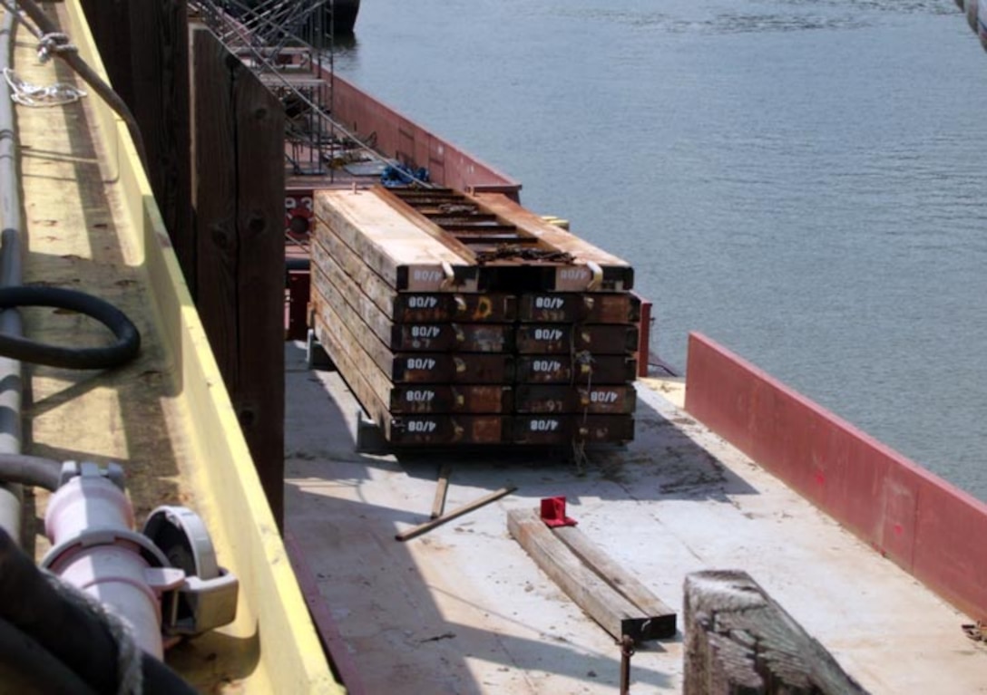 PENNSYLVANIA — Employees of the U.S. Army Corps of Engineers Pittsburgh District's Structural Design Section and Weld Shop at PEWARS designed and fabricated this lifting device for needle dams used during lock chamber dewaterings. The device consolidates 16 crane lifts into one and saves several hours of labor.