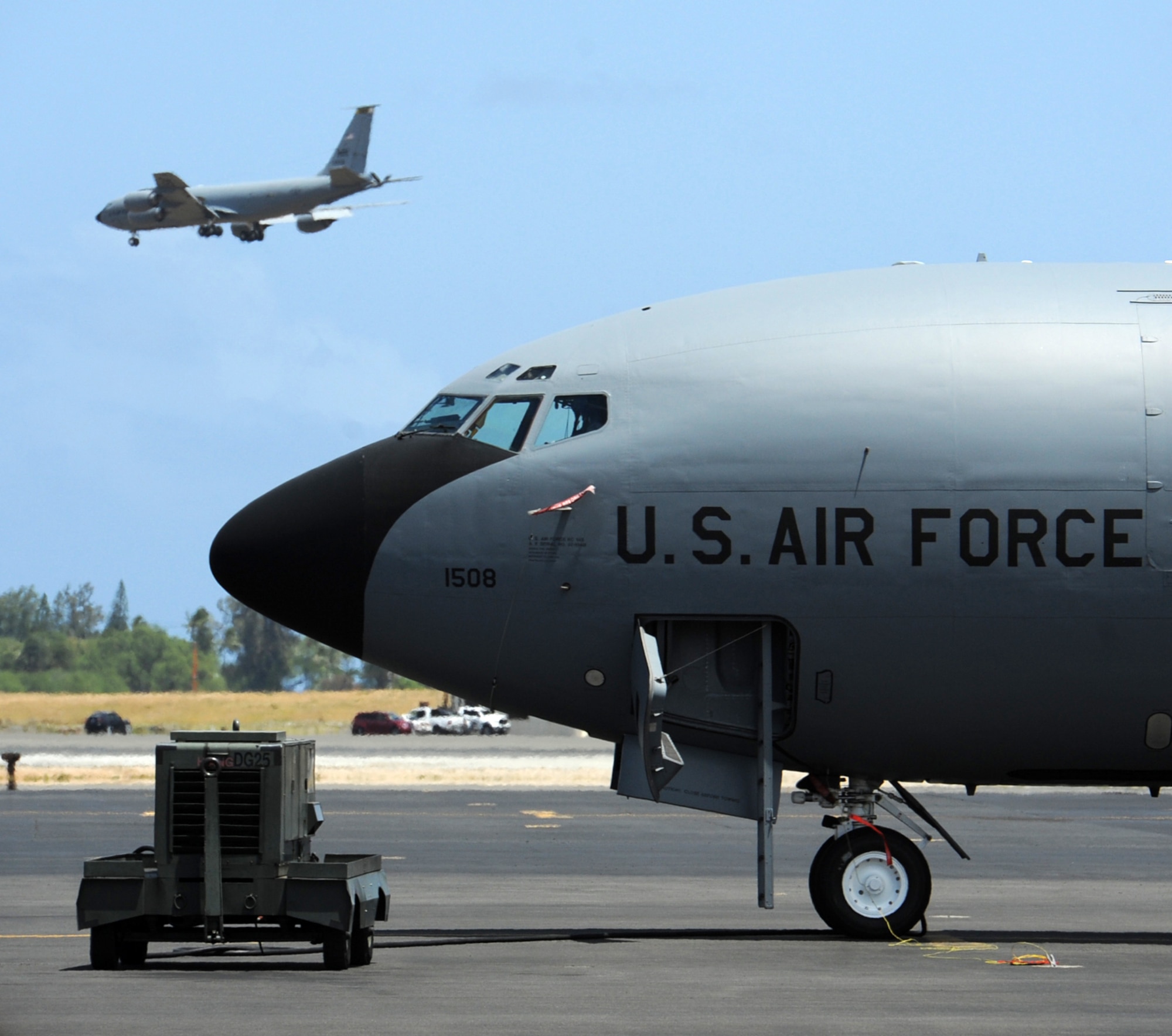 A 96th Air Refueling Squadron KC-135 Stratotanker
carrying Col. Joe Dague, 15th Wing vice commander, prepares to land at Joint
Base Pearl Harbor-Hickam, Hawaii, during his "fini flight" May 23. Dague, a
master navigator with more than 2,900 flight hours, has been the 15th Wing
vice commander since June 2010. (U.S. Air Force photo by Staff Sgt. Nathan
Allen)