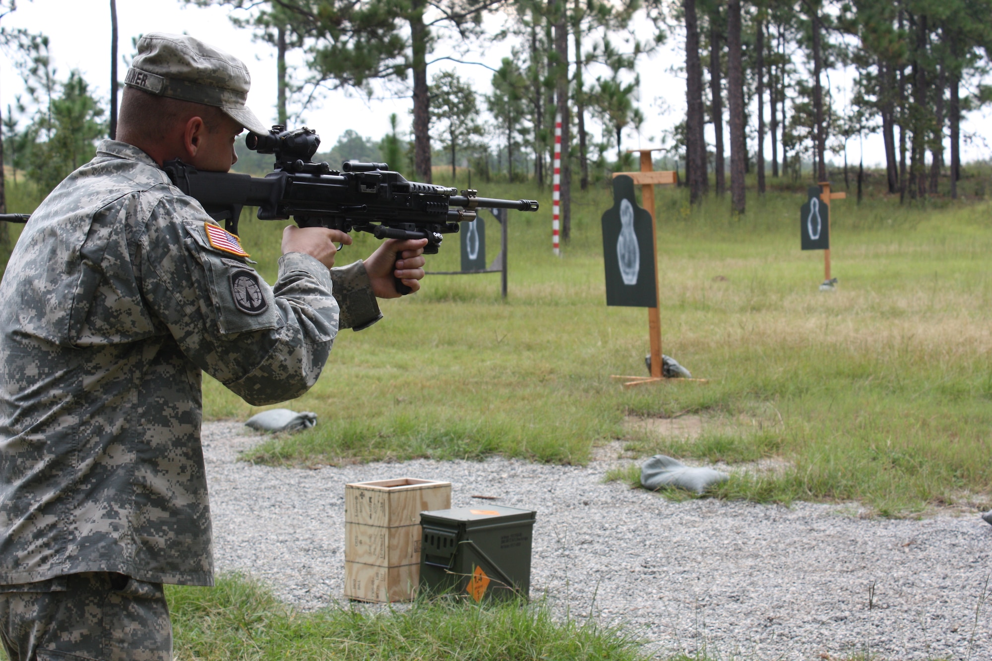 U.S. Army Spc. Timo Swaner engages a close range target with the light machine during a military unit assessment at Fort Benning, Ga., October 2011. Researchers found that all participating Soldiers immediately noticed the reduced weight of a prototype light machine gun and most would prefer it to the current squad automatic weapon used in battle. (Courtesy photo)