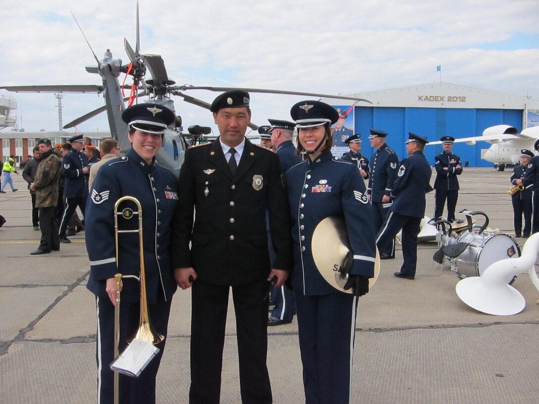SSgts Rachel Trimble and Saundra Sininger photographed with a member of the Kazakhstan military. 