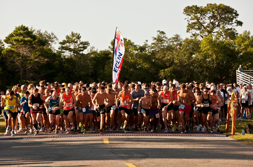 Runners cross the starting line beginning the Gate-to-Gate run May 28 at Eglin Air Force Base, Fla.  More than 1,600 people ran in the annual Memorial Day event.  (U.S. Air Force photo/Samuel King Jr.)