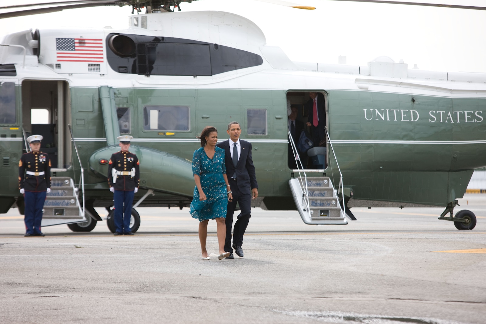 NEW YORK - President Barack Obama and First Lady Michelle Obama depart from JFK International Airport in New York, N.Y.