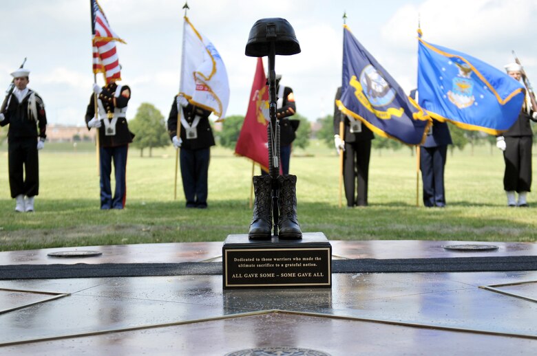 Fallen Warrior Memorial unveiled at Offutt > Offutt Air Force Base > News