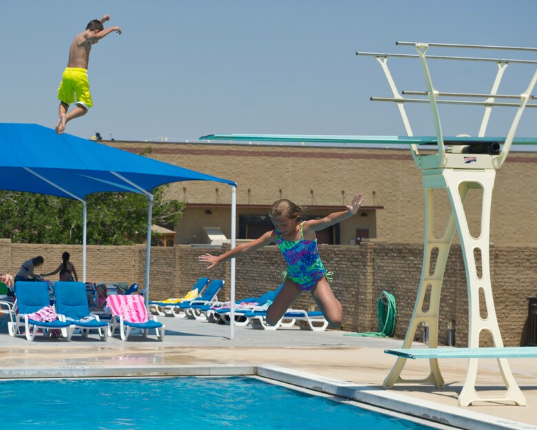 Aqautic center helps Holloman dive into summer > Holloman Air Force Base > Article Display