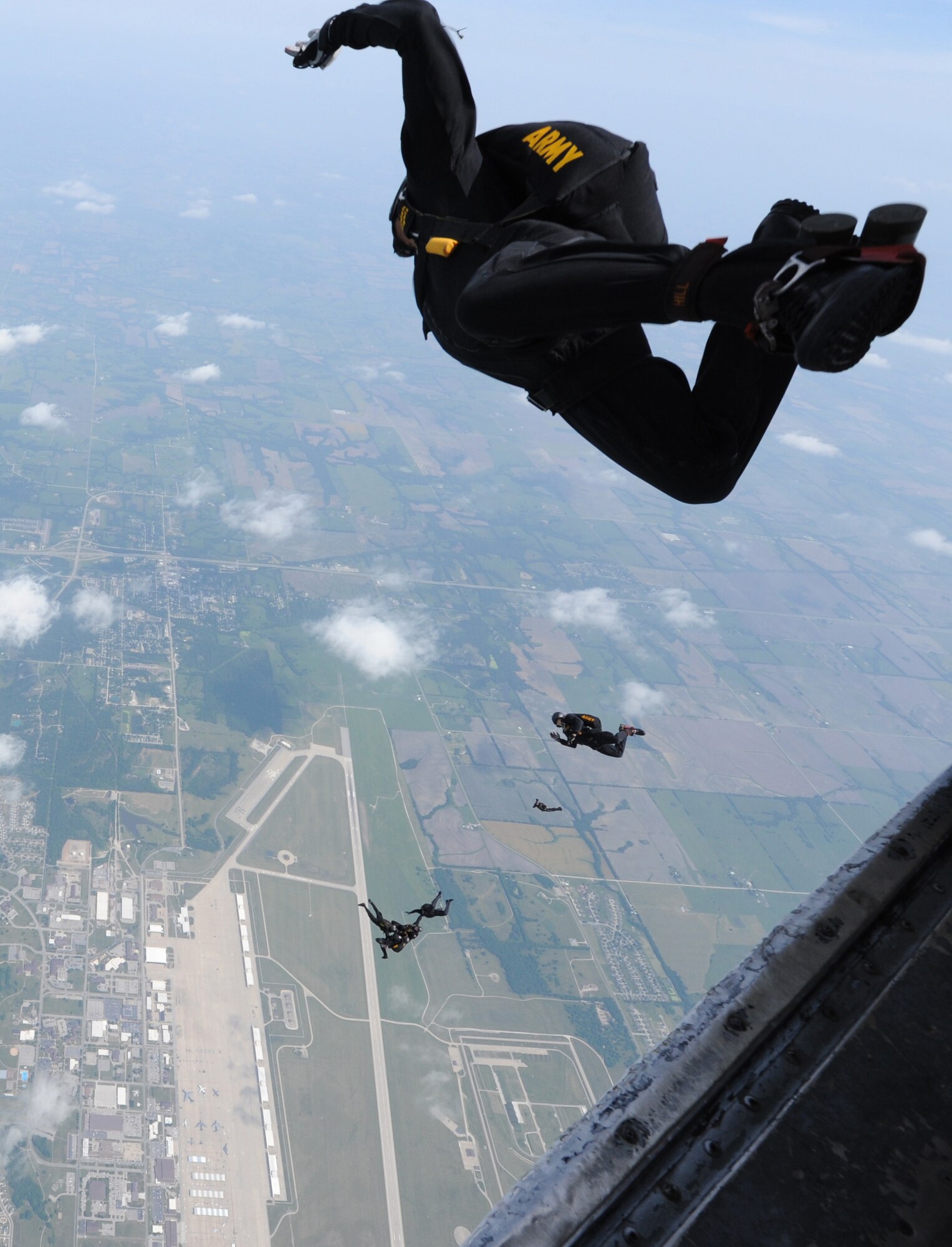 WHITEMAN AIR FORCE BASE, Mo. -- The U.S. Army Golden Knights Parachute Team perform at the 2012 Wings Over Whiteman Open House and Air Show May 20, 2012. Whiteman AFB hosted a two-day open house and air show here May 19 and 20, 2012, which included demonstrations of military capabilities and static aircraft displays. (U.S. Air Force photo/Airman 1st Class Bryan Crane)(Released)