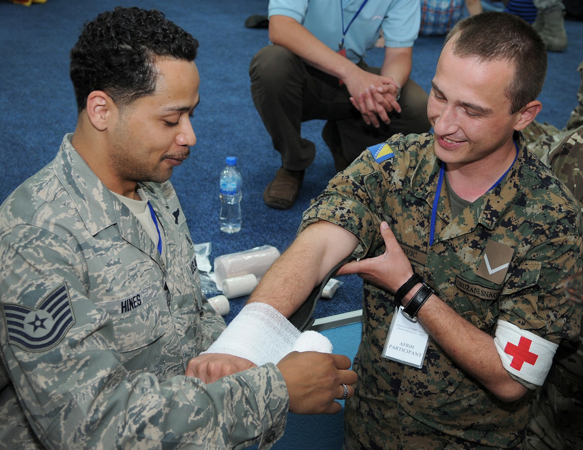 U.S. Air Force Tech. Sgt. Phillip Hines, U.S. Air Force School of Aerospace Medicine, Wright-Patterson Air Force Base, Ohio, demonstrates how to splint an arm with a structural aluminum malleable splint during the Critical Lifesaving Skills for First Responders course here May 29, 2012. During the course, instructors from the Defense Institute for Medical Operations worked with other countries' medical practitioners attending Shared Resilience 2012 to exchange medical ideas and techniques. More than 500 military members from nine nations are participating in the annual U.S. Joint Chiefs of Staff-sponsored exercise May 28 - June 8. The goals of the exercise are to strengthen interoperability, facilitate training in crisis response and disaster management, and validate the readiness of deployable military medical and humanitarian assistance teams. The exercise, in the spirit of partnership for peace, directly supports U.S. European Command's theater cooperation efforts and strategy for active security with European countries.