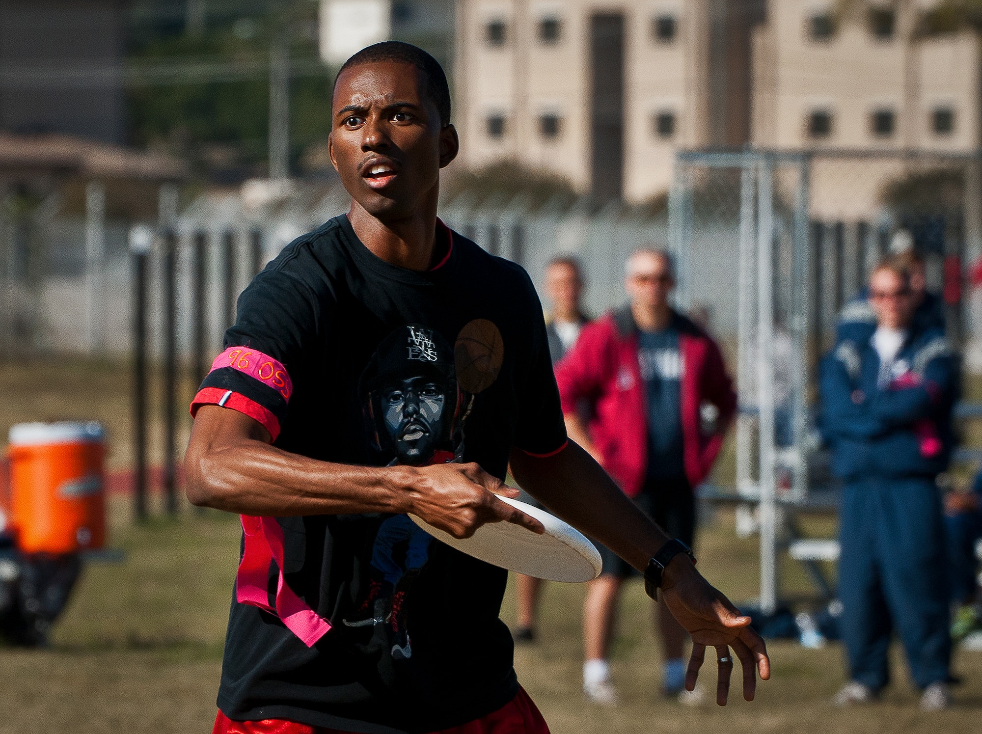 An Airman looks for a teammate at the ultimate Frisbee competition at the 96th Test Wing’s Wingman Day event Oct. 31 at Eglin Air Force Base, Fla.  Hundreds of Airmen and civilians participated in physical and non-physical challenges highlighting teamwork and resiliency.  (U.S. Air Force photo/Samuel King Jr.)