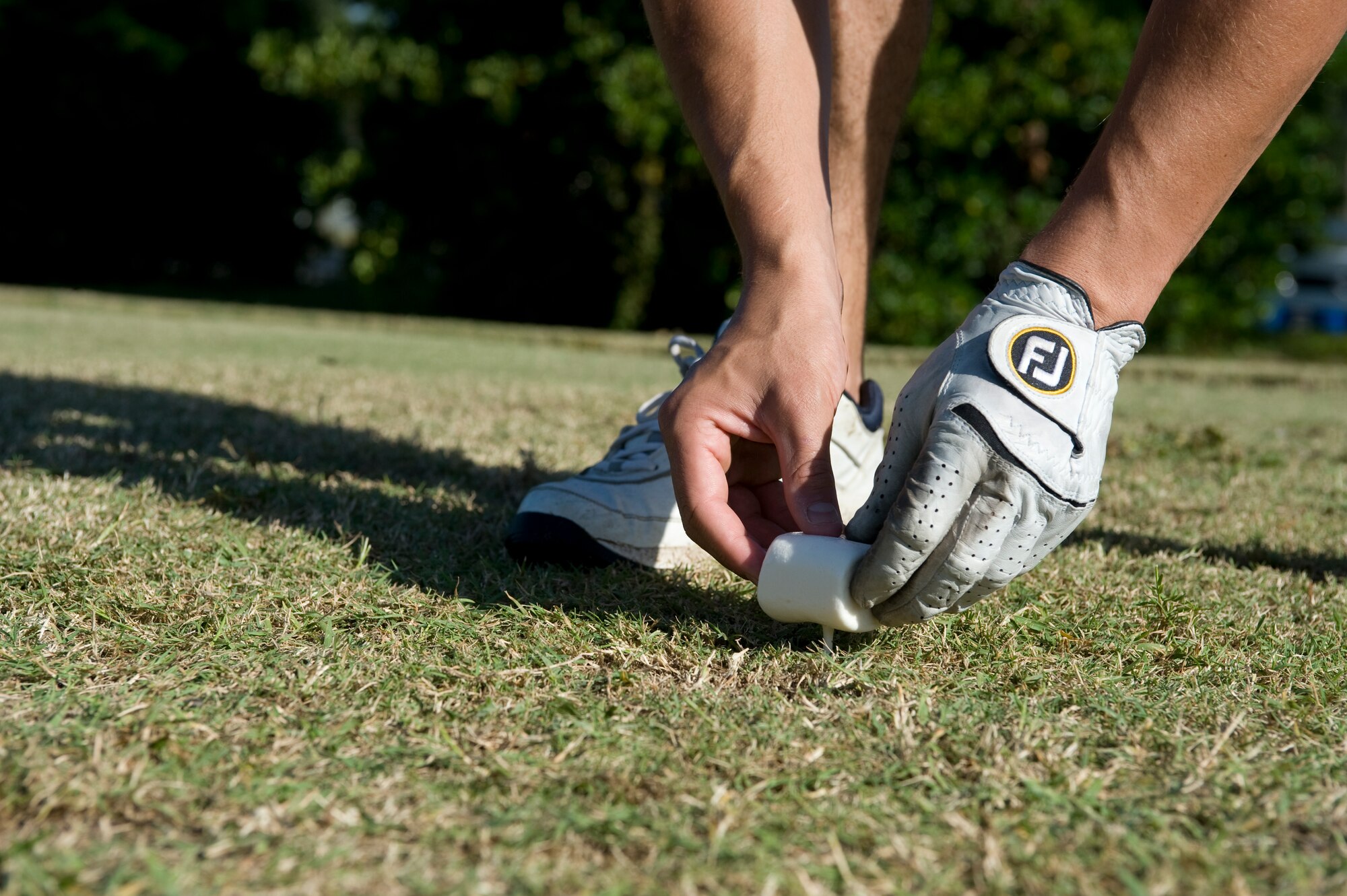 A participant in the Combined Federal Campaign golf tournament tees up a marshmallow for the marshmallow drive at Gator Lakes Golf Course at Hurlburt Field, Fla., Oct. 26, 2012. (U.S. Air Force Photo/Airman 1st Class Hayden K. Hyatt)