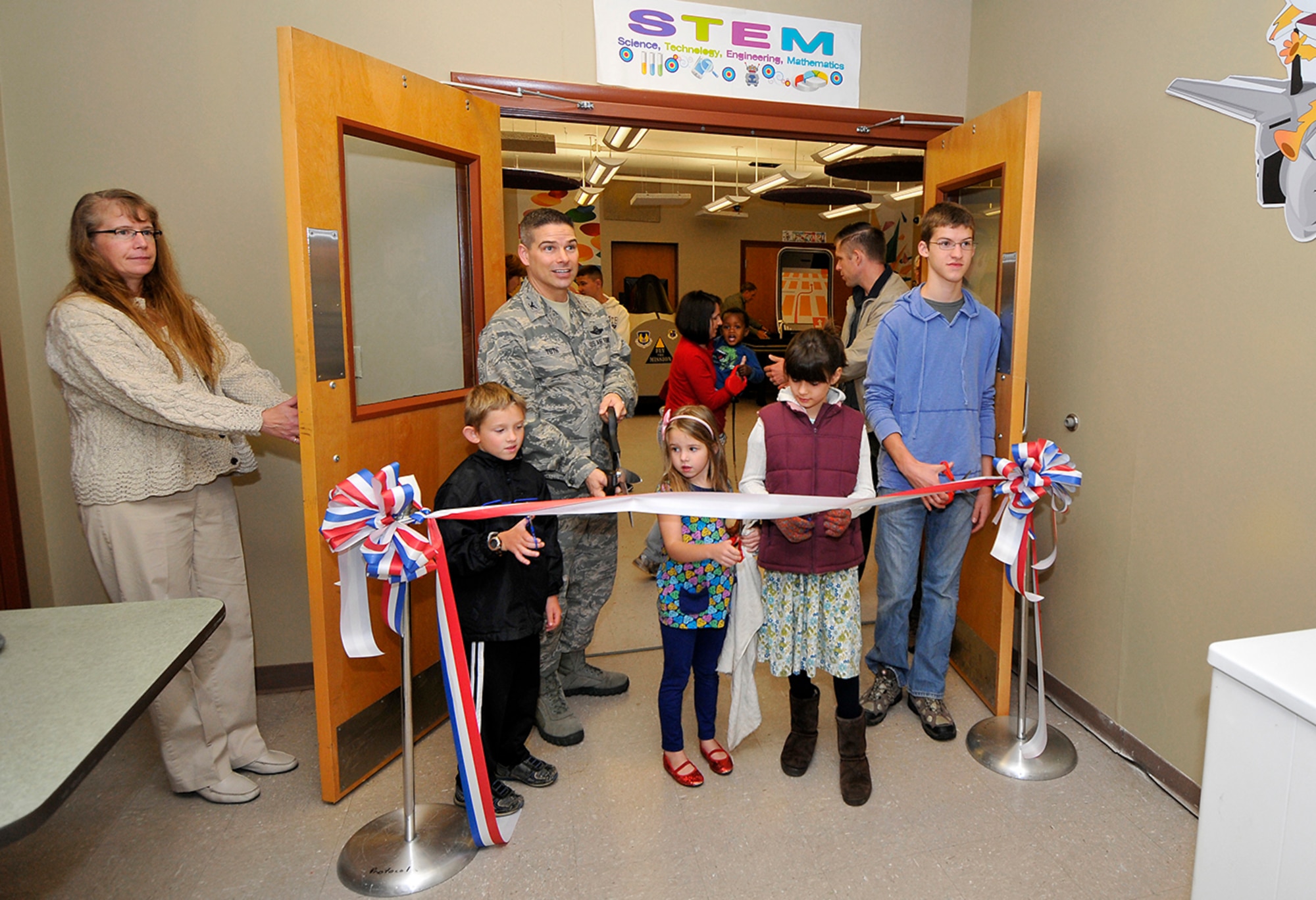 Col. Raymond Toth (third from left), AEDC commander, cuts the ribbon to officially open the AEDC STEM center Oct 27. Attendees were able to see the hands-on demonstrations the center offers. (Photo by Jackie Cowan)