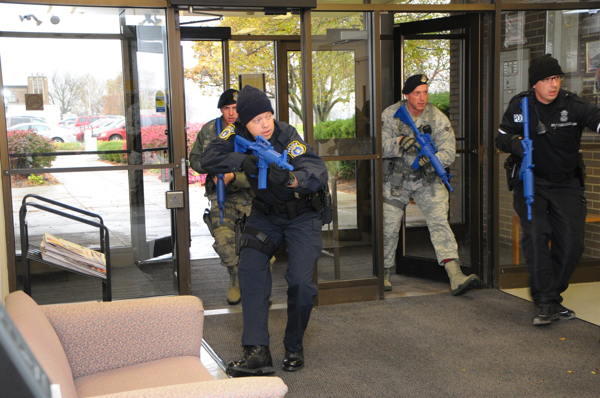 A Security Forces contact team makes a sweep of Bldg. 676, the Air Force Research Laboratory’s DOD Supercomputing Resource Center, to secure the building during the active shooter exercise Oct. 30.  (photo by Niki Jahns)