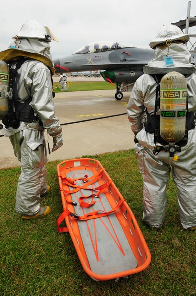 180th Fighter Wing firefighters approach an F-16 during an exercise to extract an unresponsive pilot on the flight line of the 180FW, Ohio, Oct. 14, 2012.  180FW firefighters were performing the exercise as part of the Consolidated Unit Inspection.  (U.S. Air Force photo by Senior Airman Amber Williams/Released)