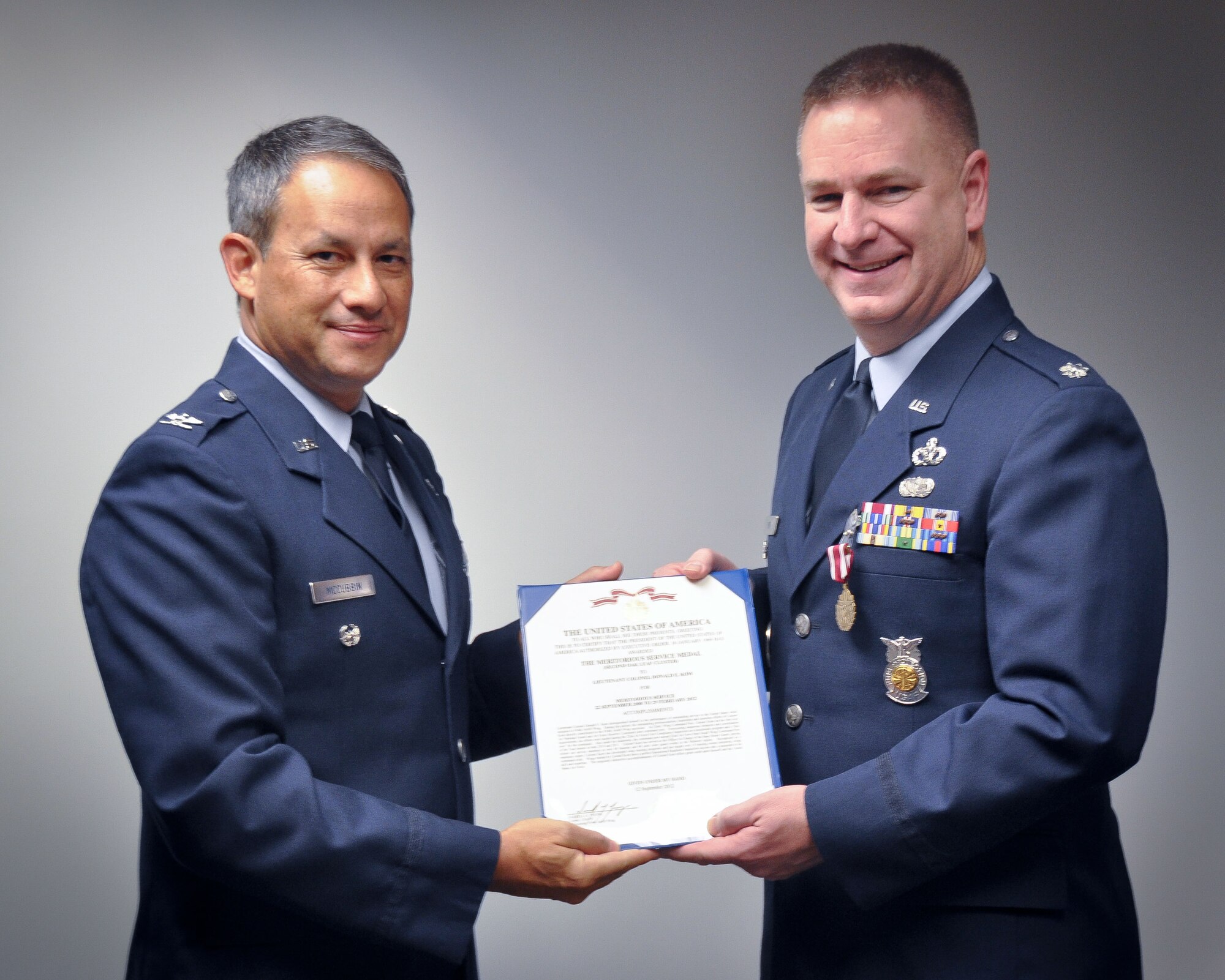 Lt. Col. Donald E. Kom, 934th Airlift Wing readiness officer, receives the Meritorious Service Medal from Col. Todd J. McCubbin, 934th Airlift Wing vice commander, Nov. 3. (U.S. Air Force Photo/Staff Sgt. Kimberly Hickey)