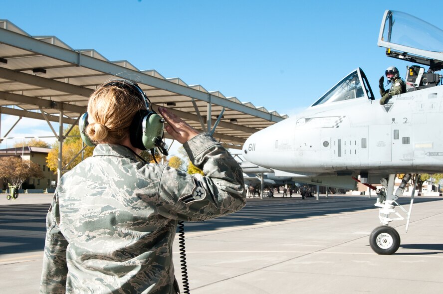 Idaho Air National Guard Airman 1st Class Jessica Kotter, A-10 crew chief assigned to the 124th Maintenance Squadron, salutes Col. Paul Kingsley, 124th Operations Group commander, prior to his takeoff in an A-10 Thunderbolt II during a training sortie at Kirtland Air Force Base, N.M., Nov. 4.  (U.S. Air Force photo by Tech. Sgt. Becky Vanshur)