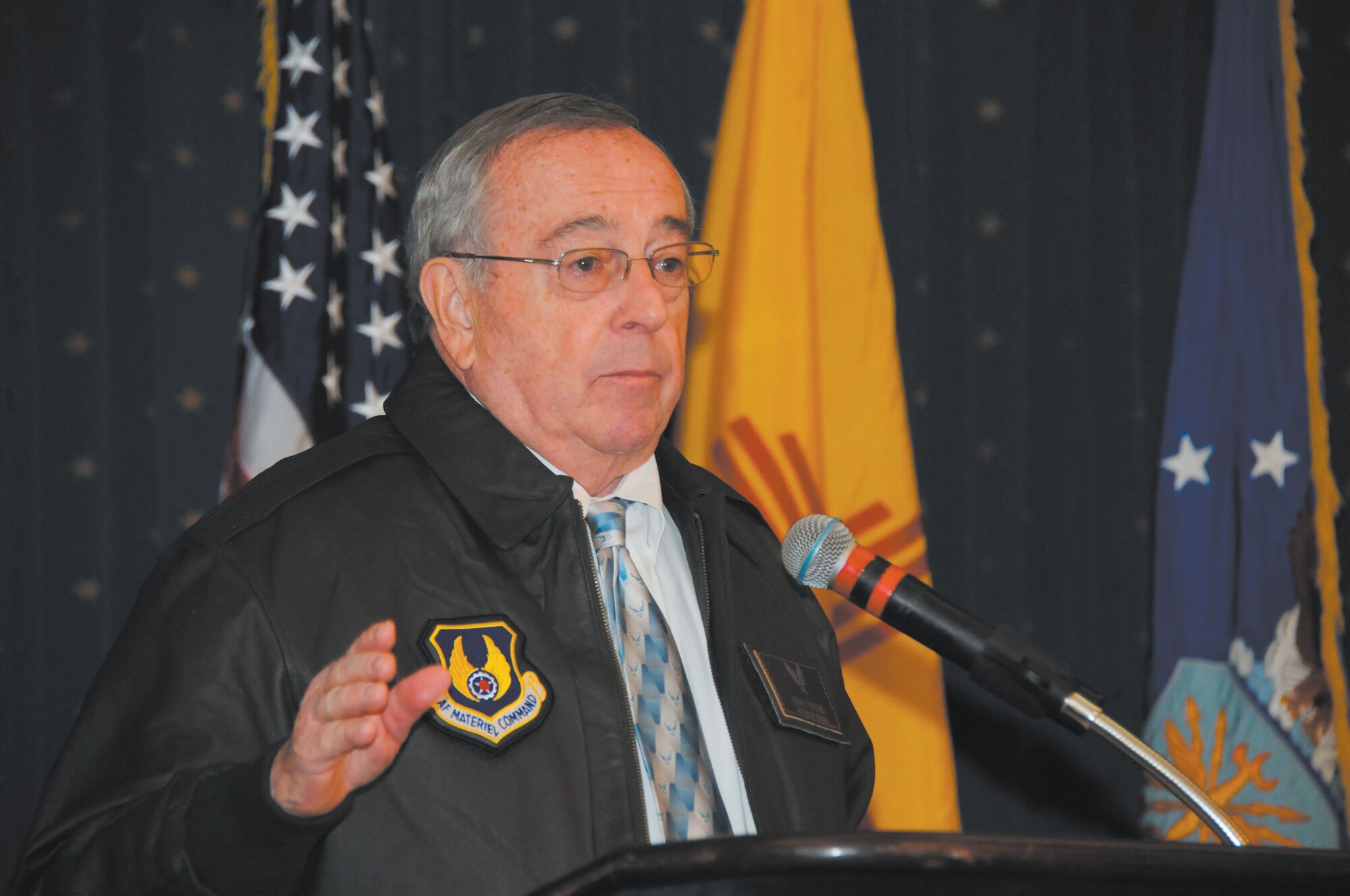 KIRTLAND AFB, N.M. – Stuart Purviance, Kirtland Partnership Committee executive director, was named a “Kirtland AFB Wingman” during the Nov. 1 induction of Team Kirtland Honorary Commanders at the Mountain View Club. (Photo by Ken Moore)