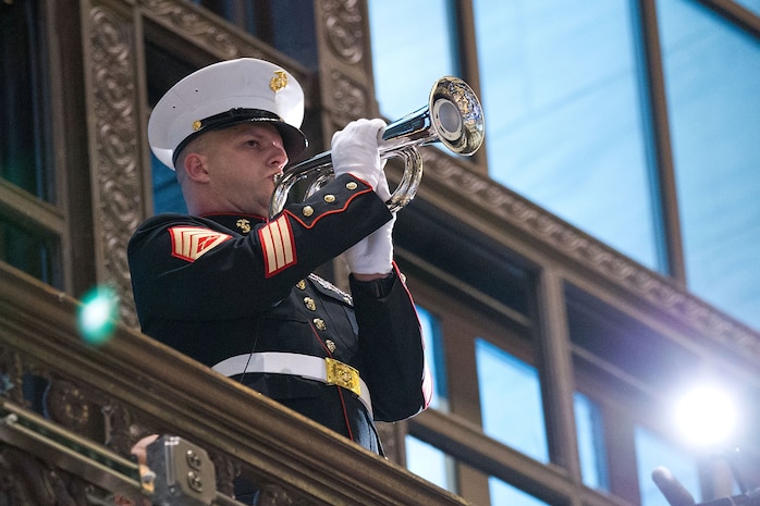 NEW YORK, NY - NOVEMBER 12:  United States Marine Corps Major General Michael G. Dana, and Members of the U.S. Armed Forces, ring the opening bell to Commemorate Veterans Day at the New York Stock Exchange on October 12, 2012 in New York City. (Photo by Dario Cantatore/NYSE Euronext)