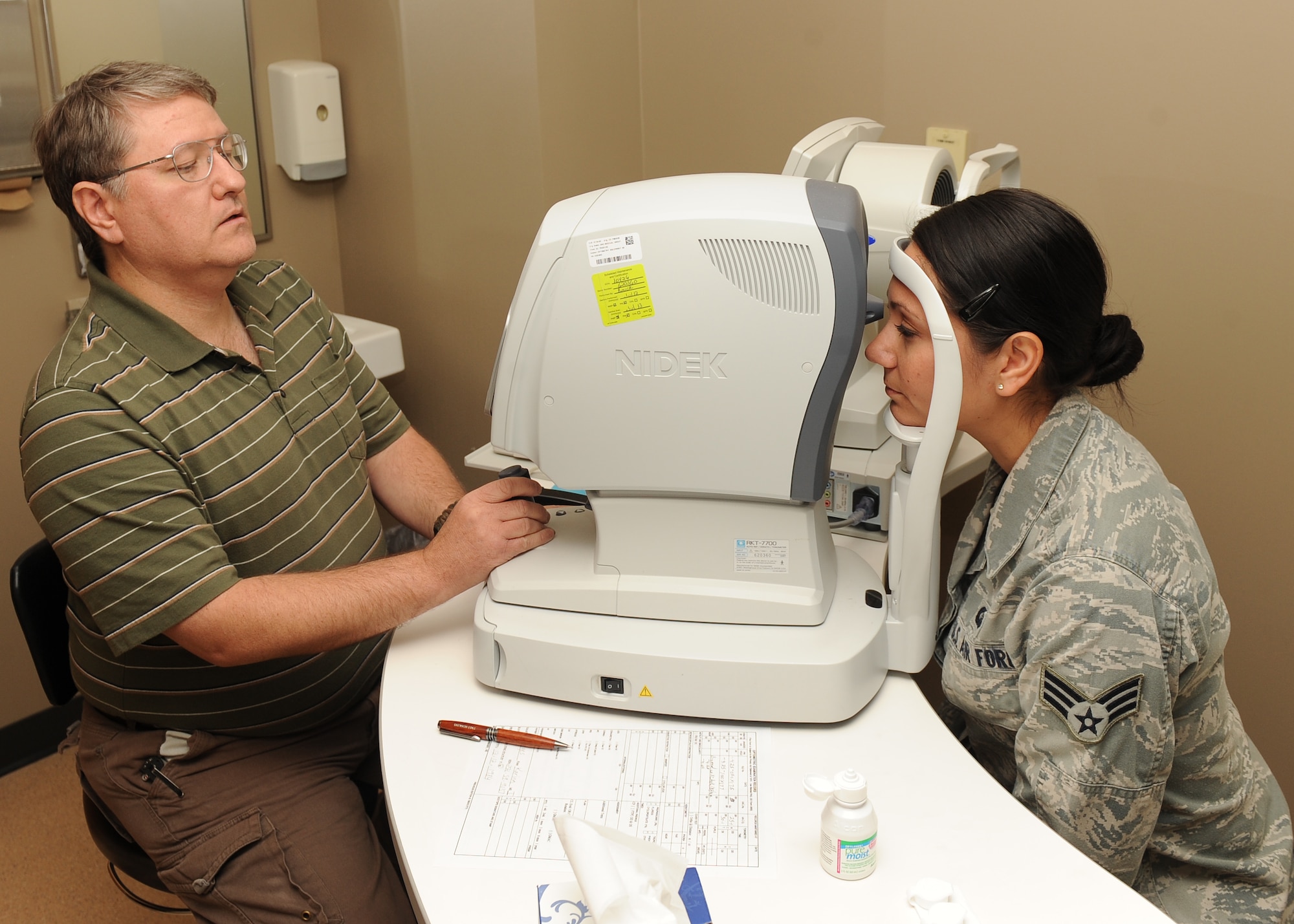 Michael Hoskins, 2nd Aerospace Medicine Squadron paraoptometric technician uses an auto-refractor on Senior Airman Karina Reyes, 2nd Contracting Squadron contracting specialist, during an eye exam on Barksdale Air Force Base, La., Nov. 14. The machine is used to obtain a baseline prescription for patients. (U.S. Air Force photo/Senior Airman Sean Martin)(RELEASED)