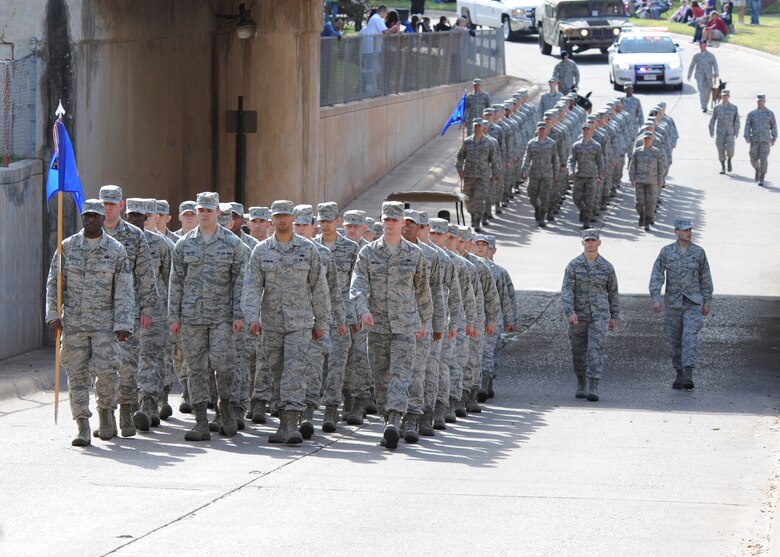 Dyess Airmen march in Abilene Veterans Day Parade > Dyess Air Force
