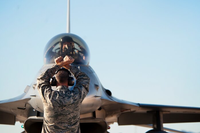 A crew chief from the 187th Maintenance Aircraft Squadron, Alabama Air National Guard, Ala., marshals an F-16 Fighting Falcon during Green Flag 13-2 exercise Oct. 29, 2012, at Nellis AFB, Nev. Green Flag-West is a realistic air-land integration combat training exercise administered by the US Air Force Air Warfare Center and Nellis AFB through the 549th Combat Training Squadron. (U.S. Air Force photo by Lawrence Crespo)

