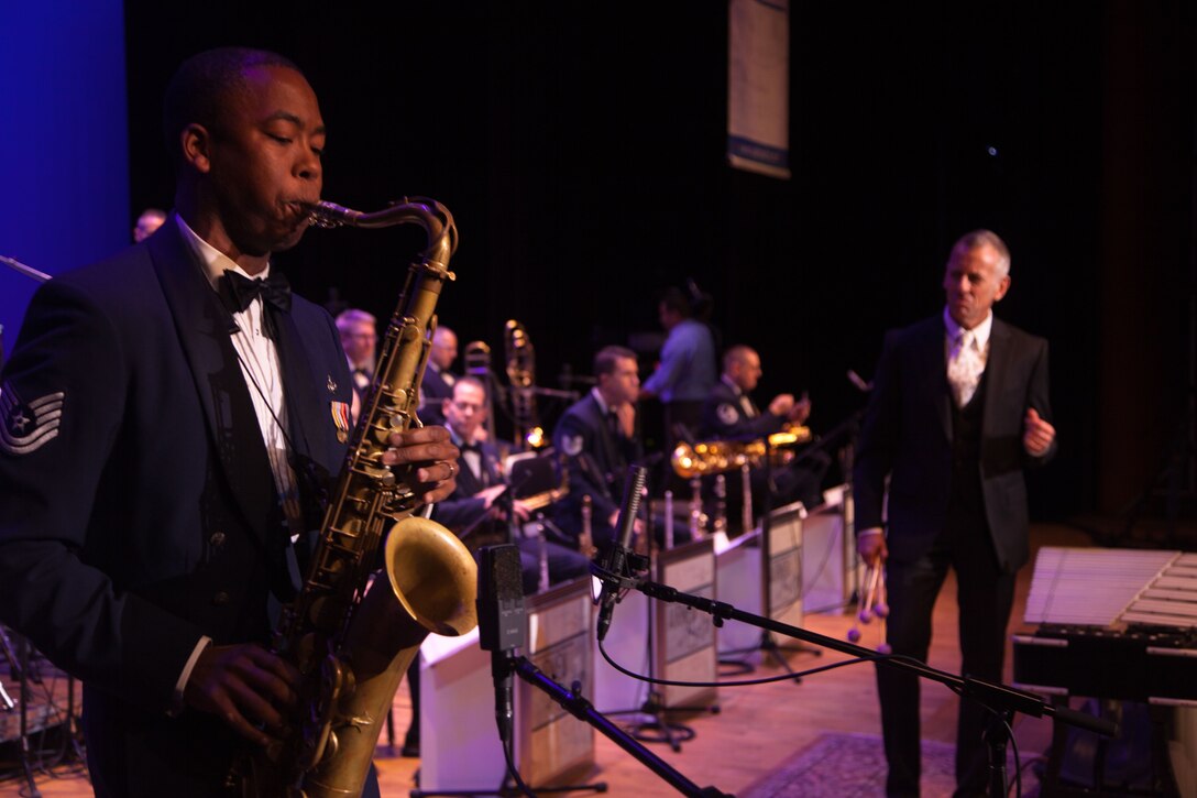 Technical Sgt. Grant Langford performs with guest artist Joe Locke during the Nov. 9, 2012 Jazz Heritage Series concert (Photo by Rob Mesite)