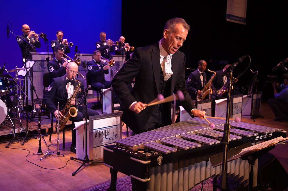 Guest Artist Joe Locke  performs with the Airmen of Note on the Nov. 9, 2012 Jazz Heritage Series concert (Photo by Rob Mesite) 