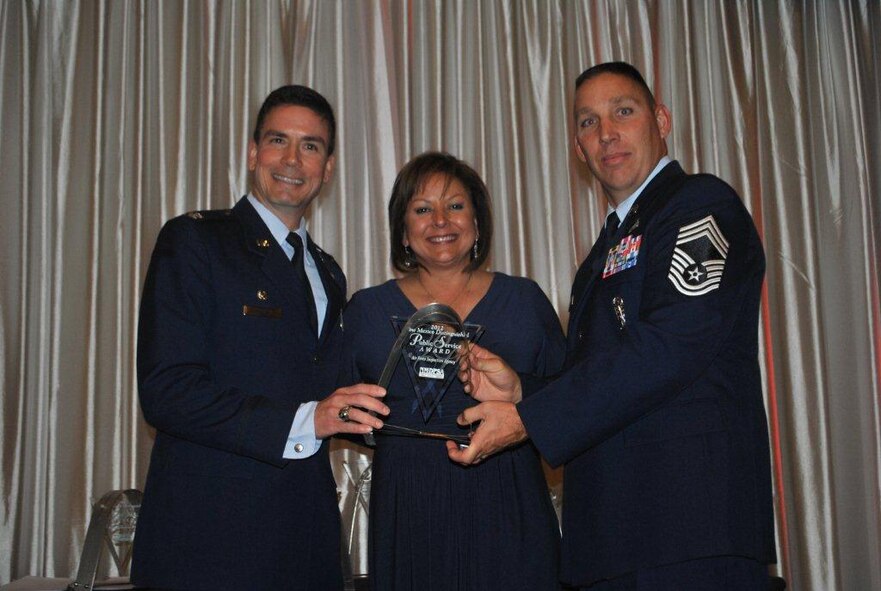 Col. Paul W. Tibbets IV, Air Force Inspection Agency commander, left, and Chief Master Sgt. David McBride, AFIA’s chief enlisted manager, right, accept the New Mexico Distinguished Public Service Award from Governor Susana Martinez, center, at the 43rd annual NMDPSA banquet Nov. 1 in Albuquerque. The award recognizes New Mexico citizens/residents who significantly contribute to the community and enhance government at all levels. AFIA was the award’s first organizational recipient. Thirty-one AFIA Airmen attended, along with Col. John Kubinec, the 377th Air Base Wing commander, and Steve Paternoster, AFIA’s honorary commander. (Air Force photo by Marie Vanover)