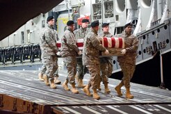A U.S. Army carry team transfers the remains of Army Staff Sgt. Matthew H. Stiltz of Spokane, Wash., at Dover Air Force Base, Del., Nov. 13, 2012. Stiltz was assigned to the 1st Battalion, 28th Infantry Regiment, 4th Brigade Combat Team, 1st Infantry Division, Fort Riley, Kan. (U.S. Air Force photo/Adrian R. Rowan)