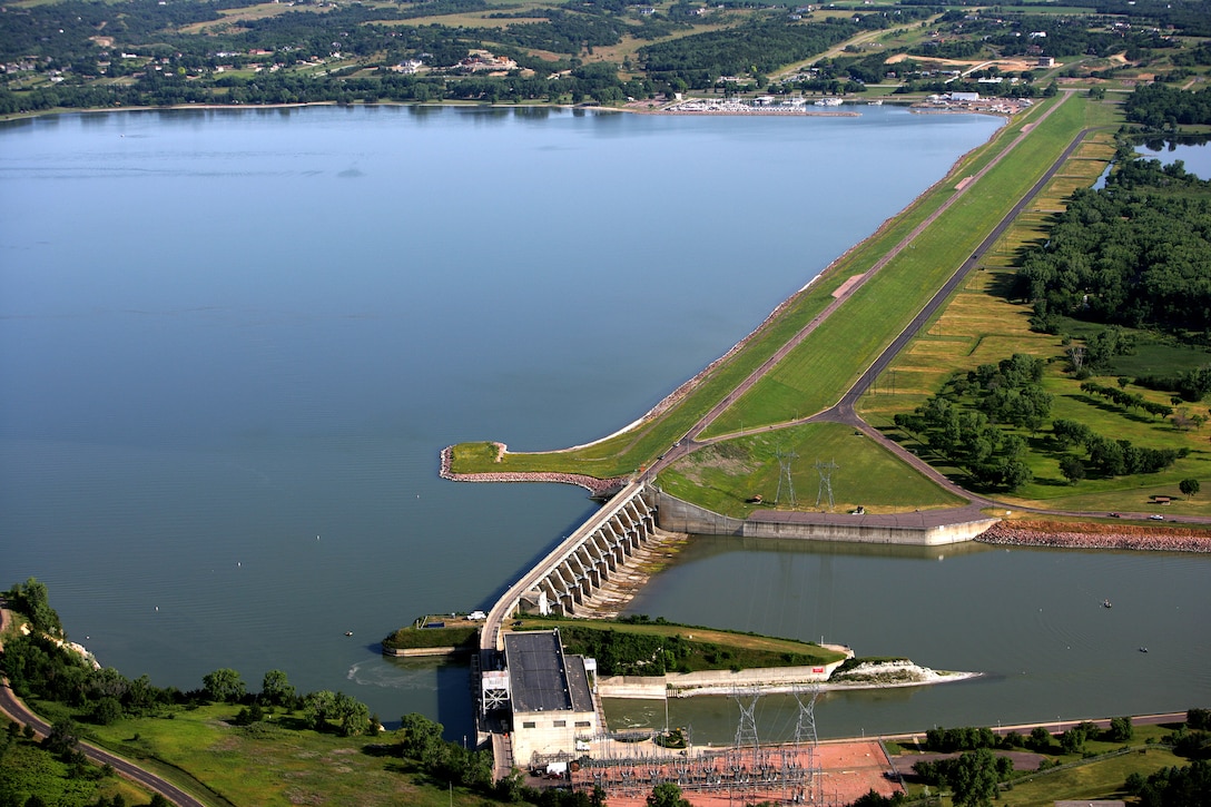 Aerial view of Gavins Point embankment, spillway and powerplant