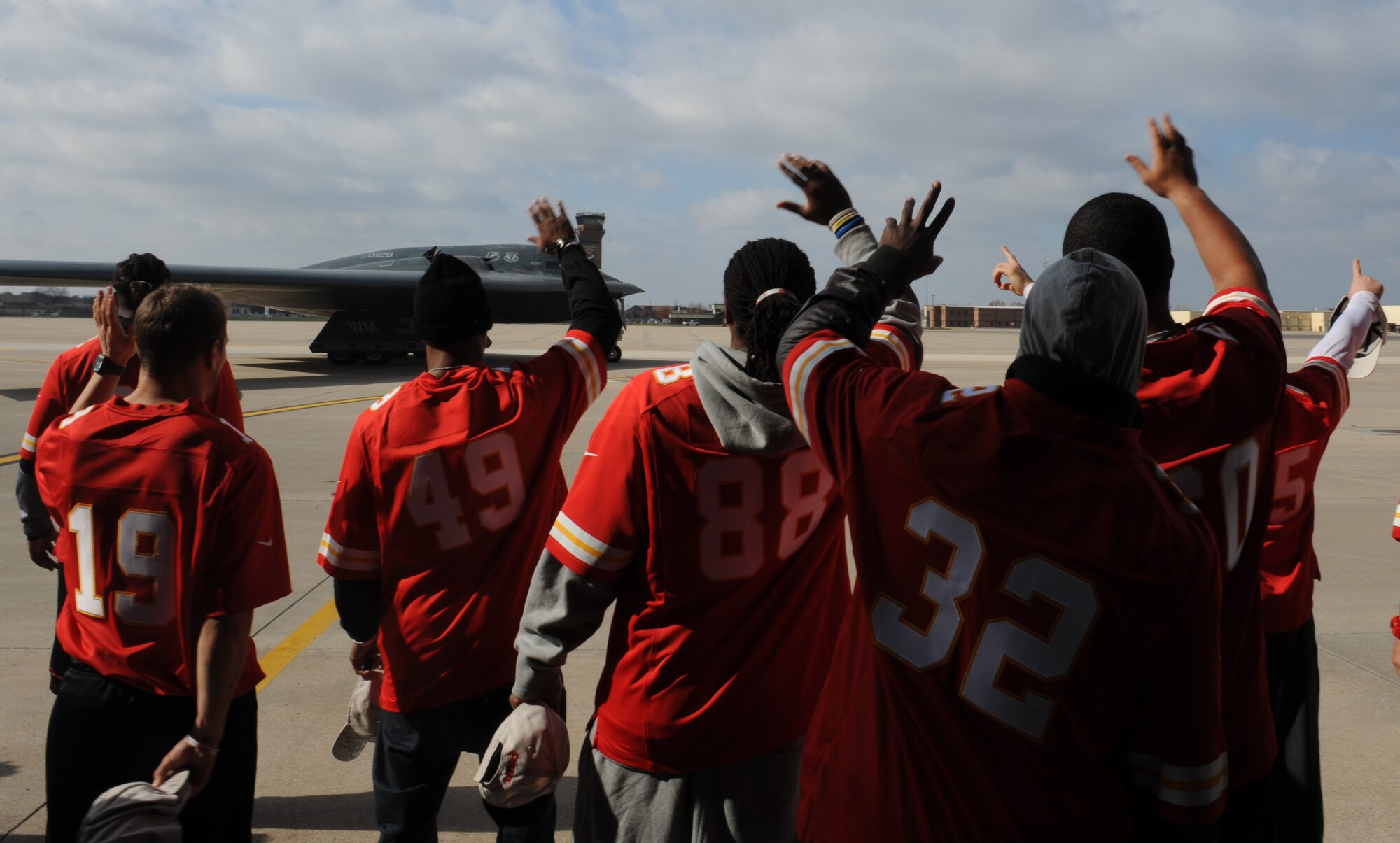 WHITEMAN AIR FORCE BASE, Mo. -- Members of the Kansas City Chiefs football team wave to a B-2 Spirit before its takeoff, Nov. 6. Chiefs players came to Whiteman to conduct a Play 60 event at the Whiteman Elementary School. The players also
toured Base Operations facilities and a B-2 Spirit. (U.S. Air Force photo/Airman 1st Class Bryan Crane)