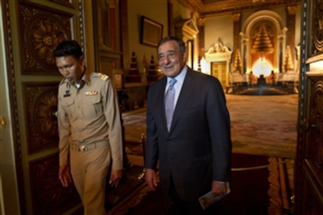 Secretary of Defense Leon E. Panetta tours the Grand Palace in Bangkok, Thailand, on Nov. 15, 2012.  Panetta will later meet with Thailand's Minister of Defence Sukampol Suwannathat to discuss regional security items of interest to both nations.  