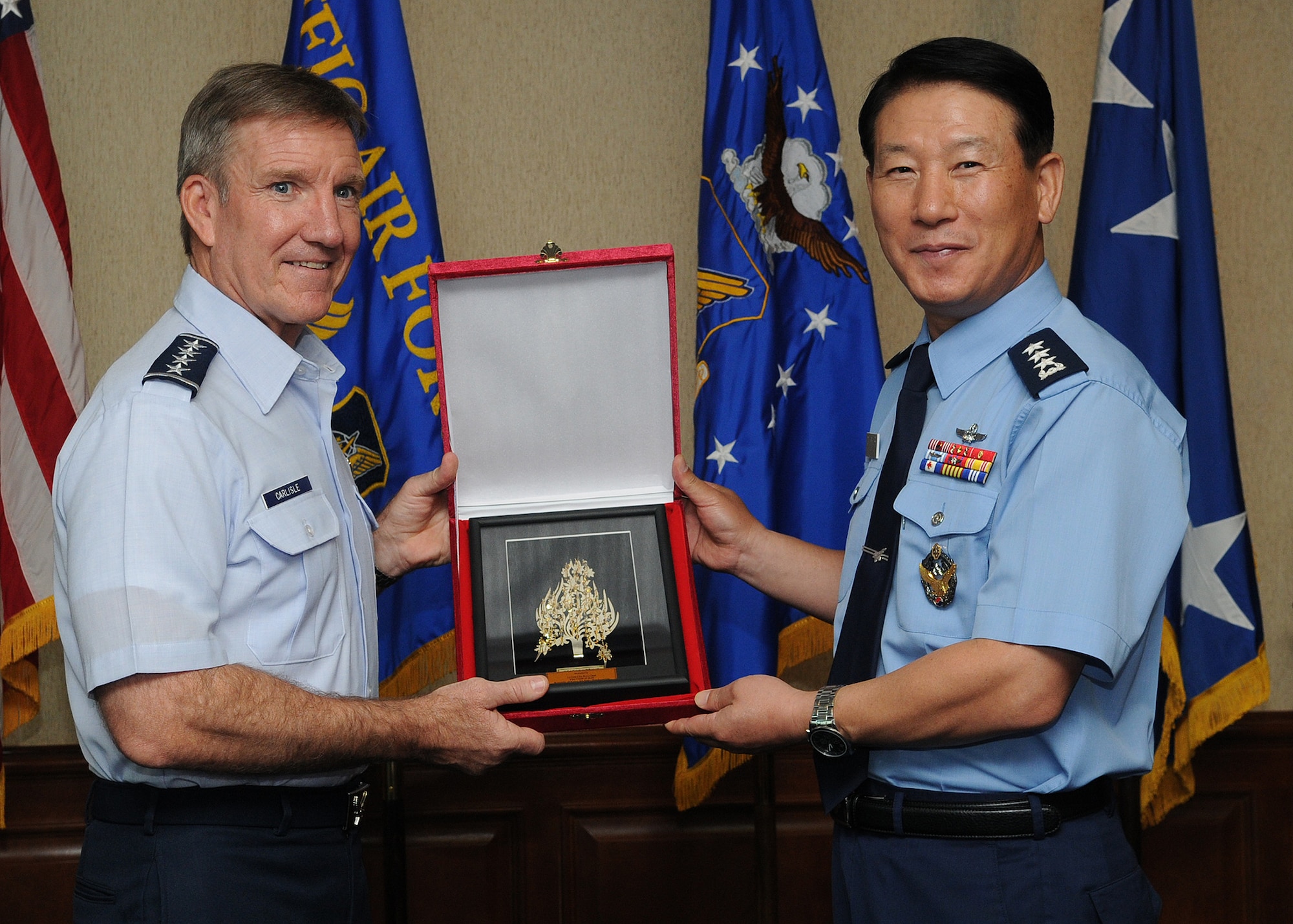 Gen. Herbert J. “Hawk” Carlisle, Pacific Air Forces commander, accepts a souvenir gift from Lt. Gen. Cha-Kyu Choi, Republic of Korea, Air Force Vice Chief of Staff, at Headquarters PACAF, Joint Base Pearl Harbor-Hickam, Hawaii, Nov. 9, 2012. Choi visited Hawaii to meet with Carlisle and explore new opportunities to further foster the US-ROK military-military relationship. (U.S. Air Force photo/Tech. Sgt. Jerome S. Tayborn/Released)