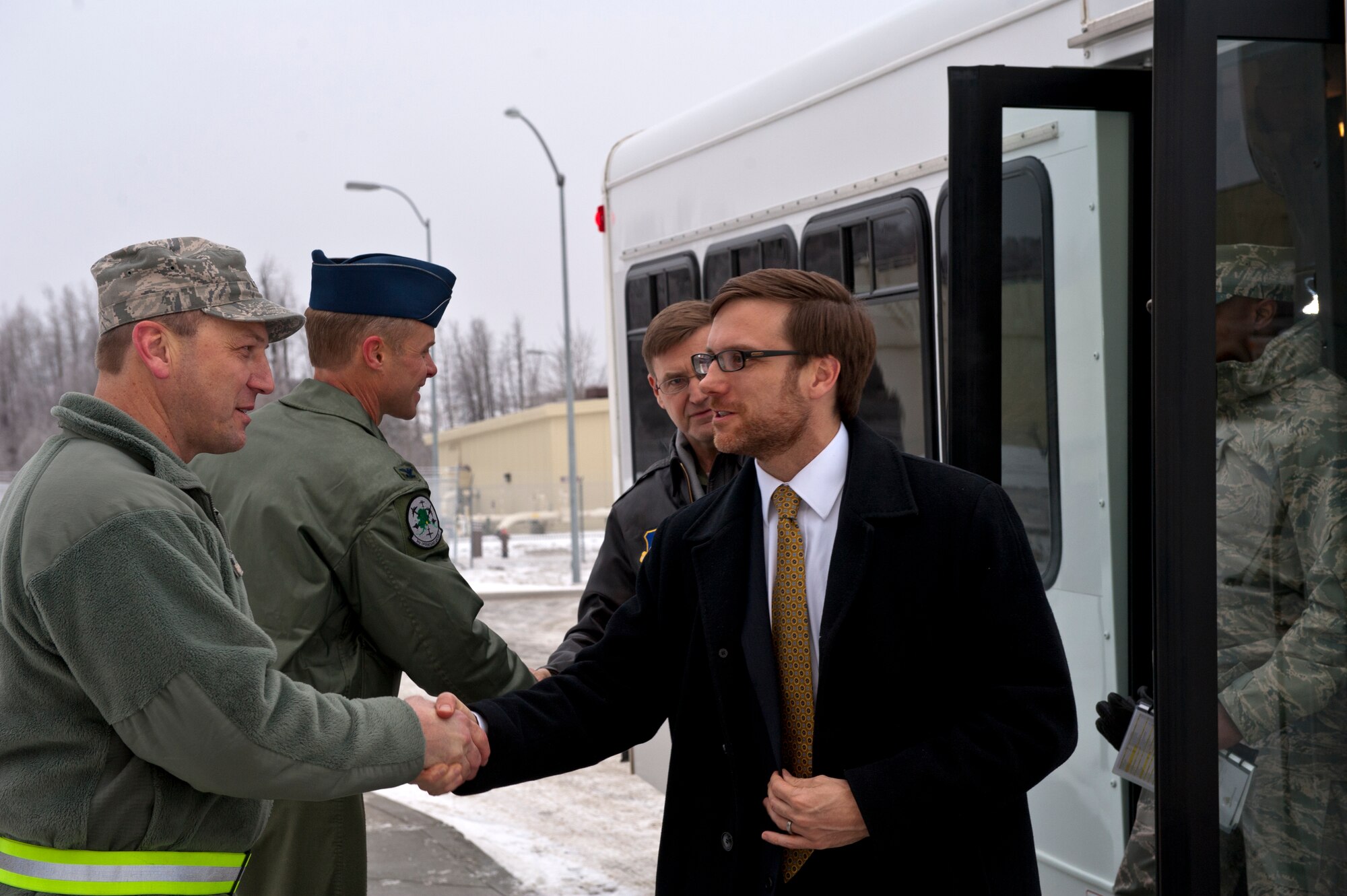 JOINT BASE ELMENDORF-RICHARDSON, Alaska – Acting Under Secretary of the Air Force Dr. Jamie Morin is greeted by Air Force Col. Mark Hedlund, 176th Maintenance Group commander, during his visit to the base Nov. 13, 2012. Morin visited the base to thank JBER Airmen for their service and address challenges ahead for the Air Force(U.S. Air Force Photo/Airman 1st Class Omari Bernard)