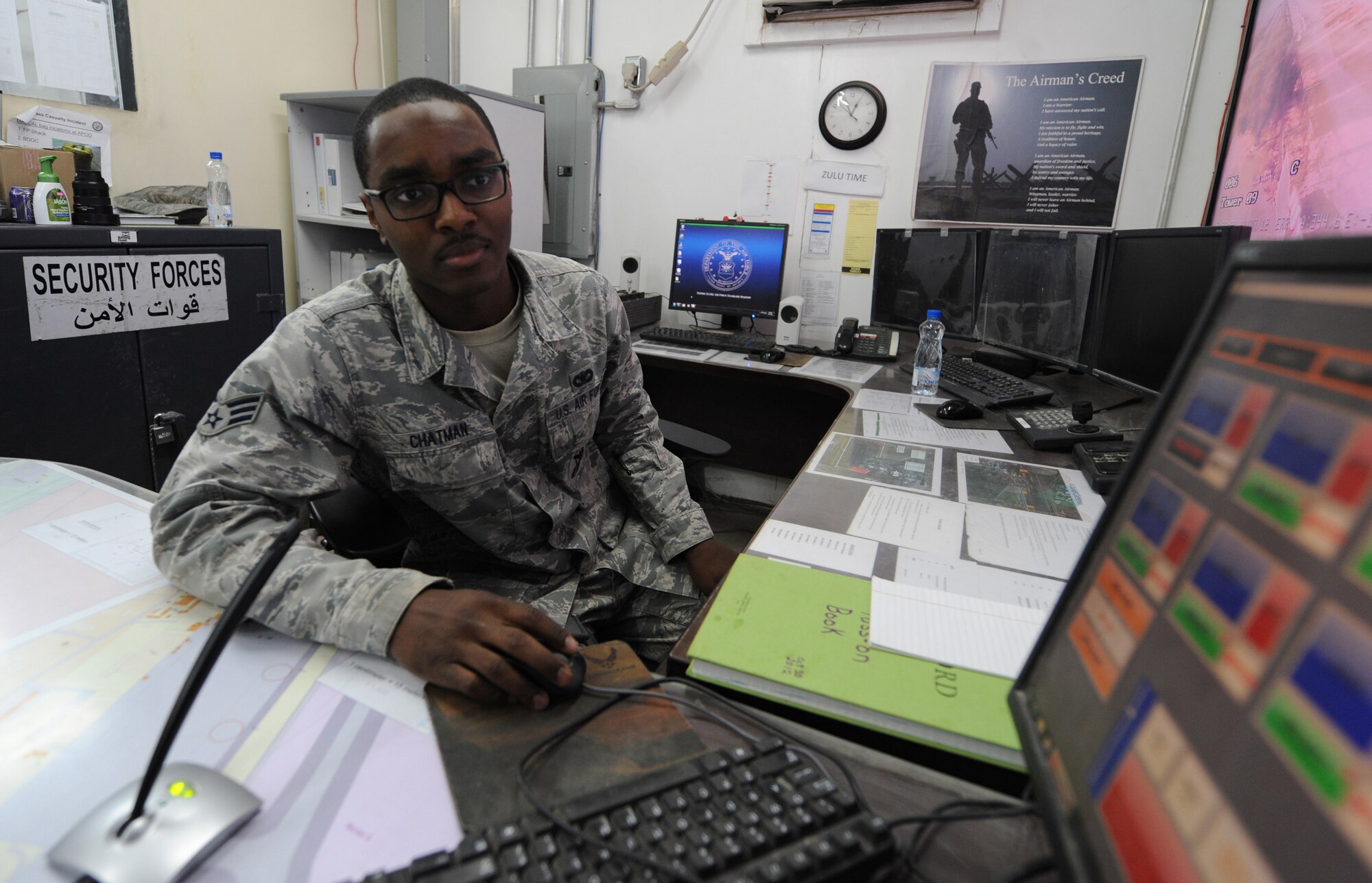 SOUTHWEST ASIA – Senior Airman Kevon Chatman, 387th Expeditionary Security Forces Squadron tactical automated security system monitor, screens the transportation of incoming and outgoing personnel and equipment to different bases throughout here. The TASS is an intrusion detection and surveillance system used for security monitoring around fixed-site airbases, semi-permanent forward operating bases and other mobile tactical deployments. (U.S. Air Force photo/Staff Sgt. Alexandra M. Boutte)