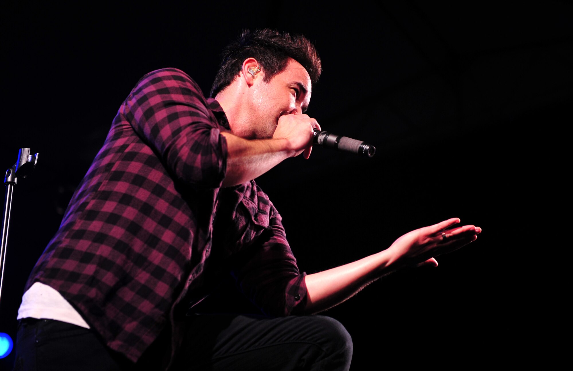 Doug Robb, the lead singer for Hoobastank, an American rock band, performs for service members and their families from across Okinawa on Kadena Air Base, Japan, Nov. 15, 2012. Hundreds of service members and their families came out to the Emery Bowling Center for the free concert put on by the 18th Force Support Squadron. (U.S. Air Force photo/Staff Sgt. Sara Csurilla)