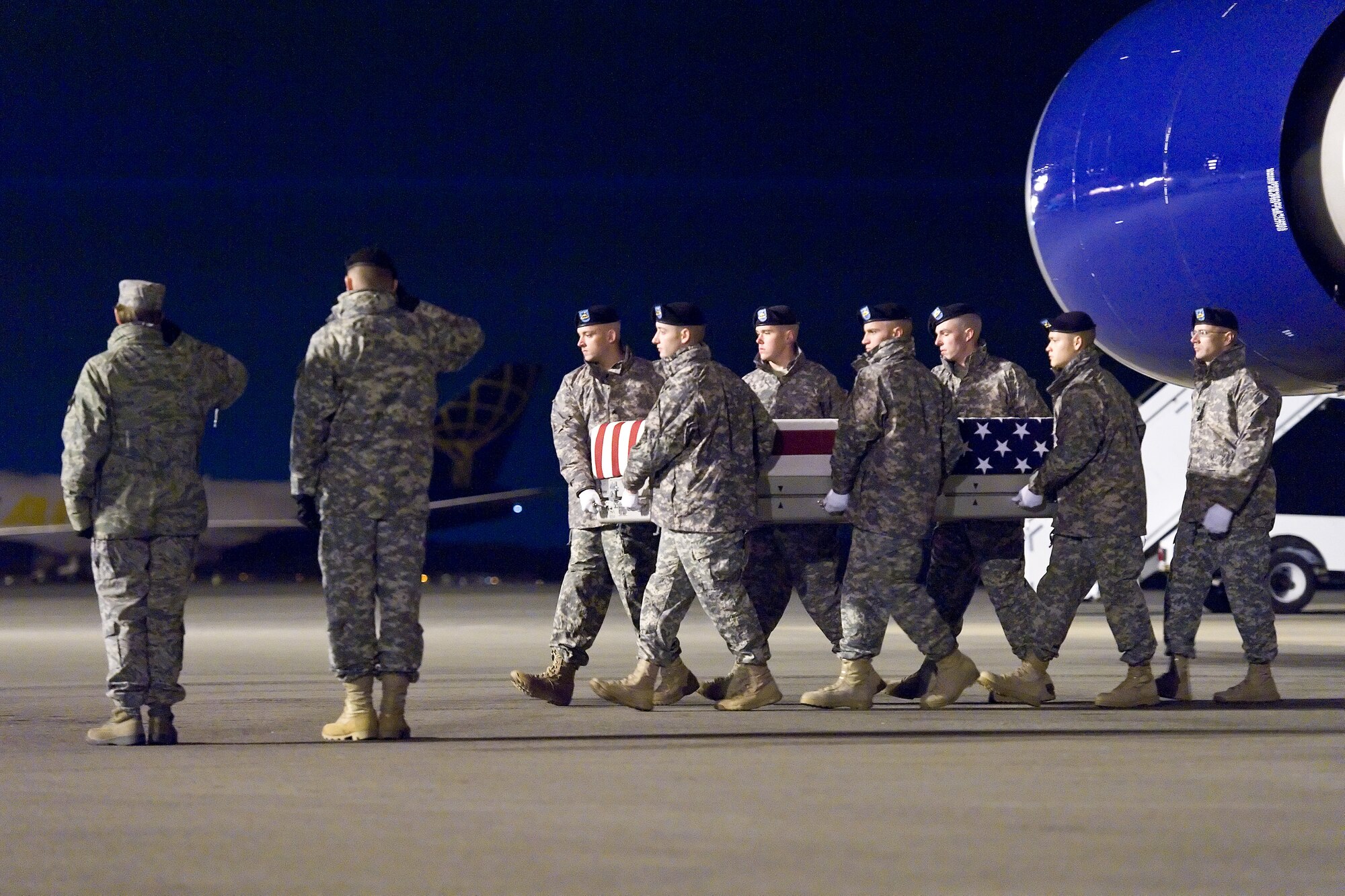 A U.S. Army carry team transfers the remains of Army Spc. Joseph A. Richardson, of Booneville, Ark., at Dover Air Force Base, Del., Nov. 18, 2012. Richardson was assigned to the 1st Battalion, 28th Infantry Regiment, 4th Brigade Combat Team, 1st Infantry Division, Fort Riley, Kan. (U.S. Air Force photo/Roland Balik)