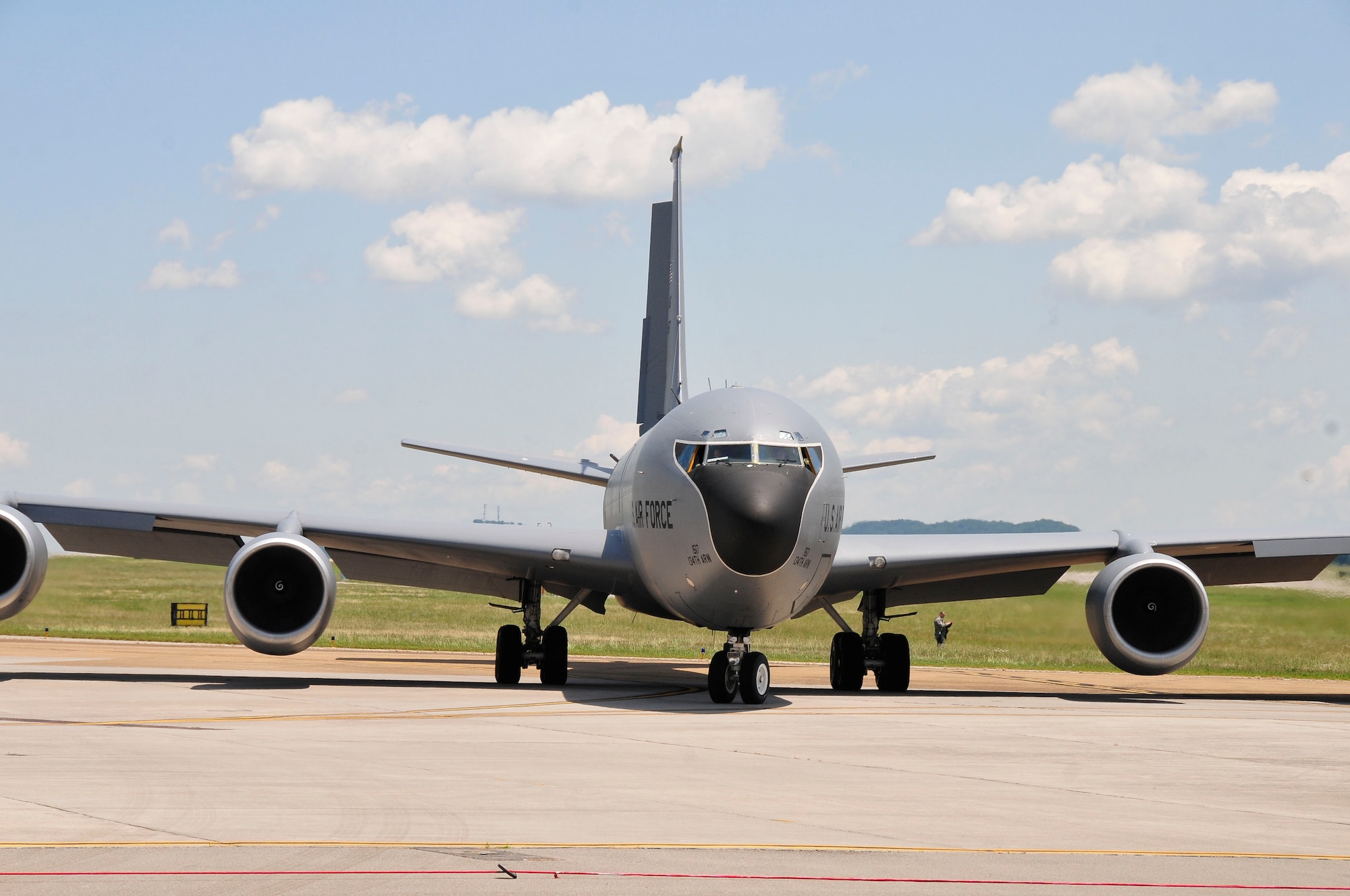 A KC-135R STRATOTANKER TAXIES DURING AN EXERCISE AT MCGHEE TYSON AIR NATIONAL GUARD BASE, KNOXVILLE, TENNESSEE. 