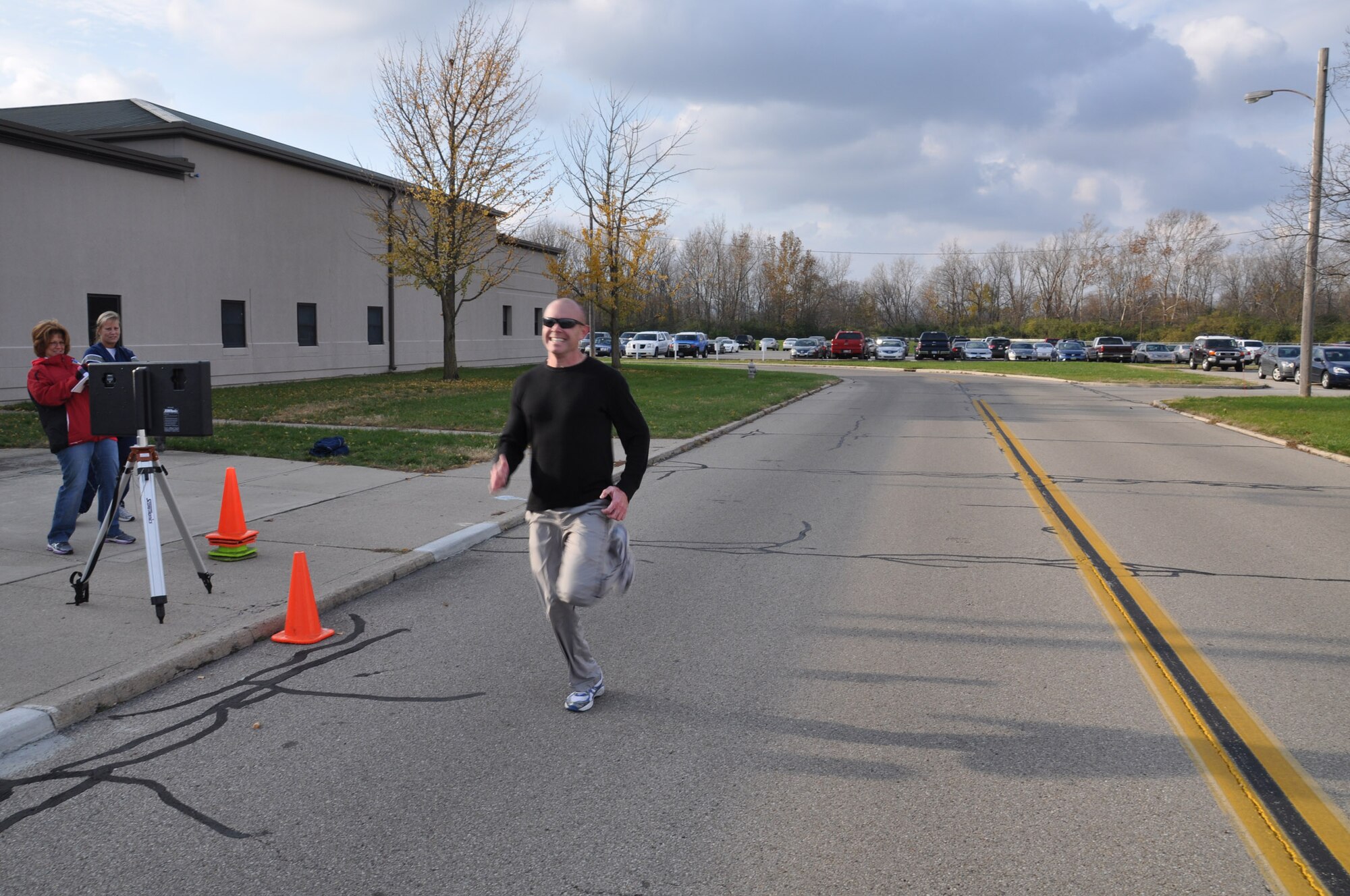 WRIGHT-PATTERSON AIR FORCE BASE, Ohio – Tech. Sgt. Matthew Keechle, 87th Aerial Port Squadron passenger services flight supervisor, won first place in the men’s category in the 445th Airlift Wing Combined Federal Campaign 5K run Nov. 4. More than 40 runners participated in the event. The wing met its 2012 CFC goal by raising $15,537.90. (U.S. Air Force photo/Staff Sgt. Robert Nelson)