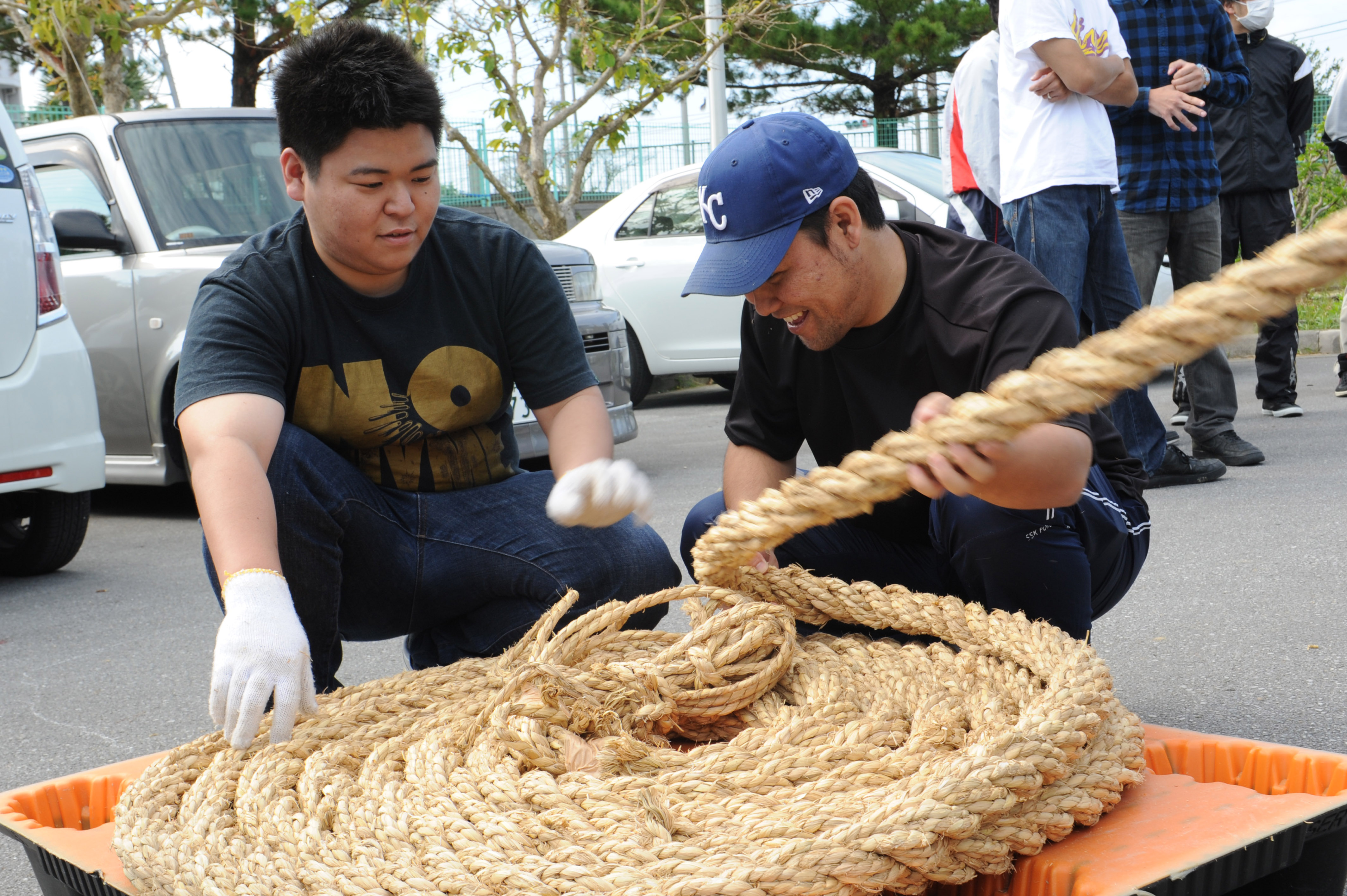 Tug-of-War ropes in community, service members