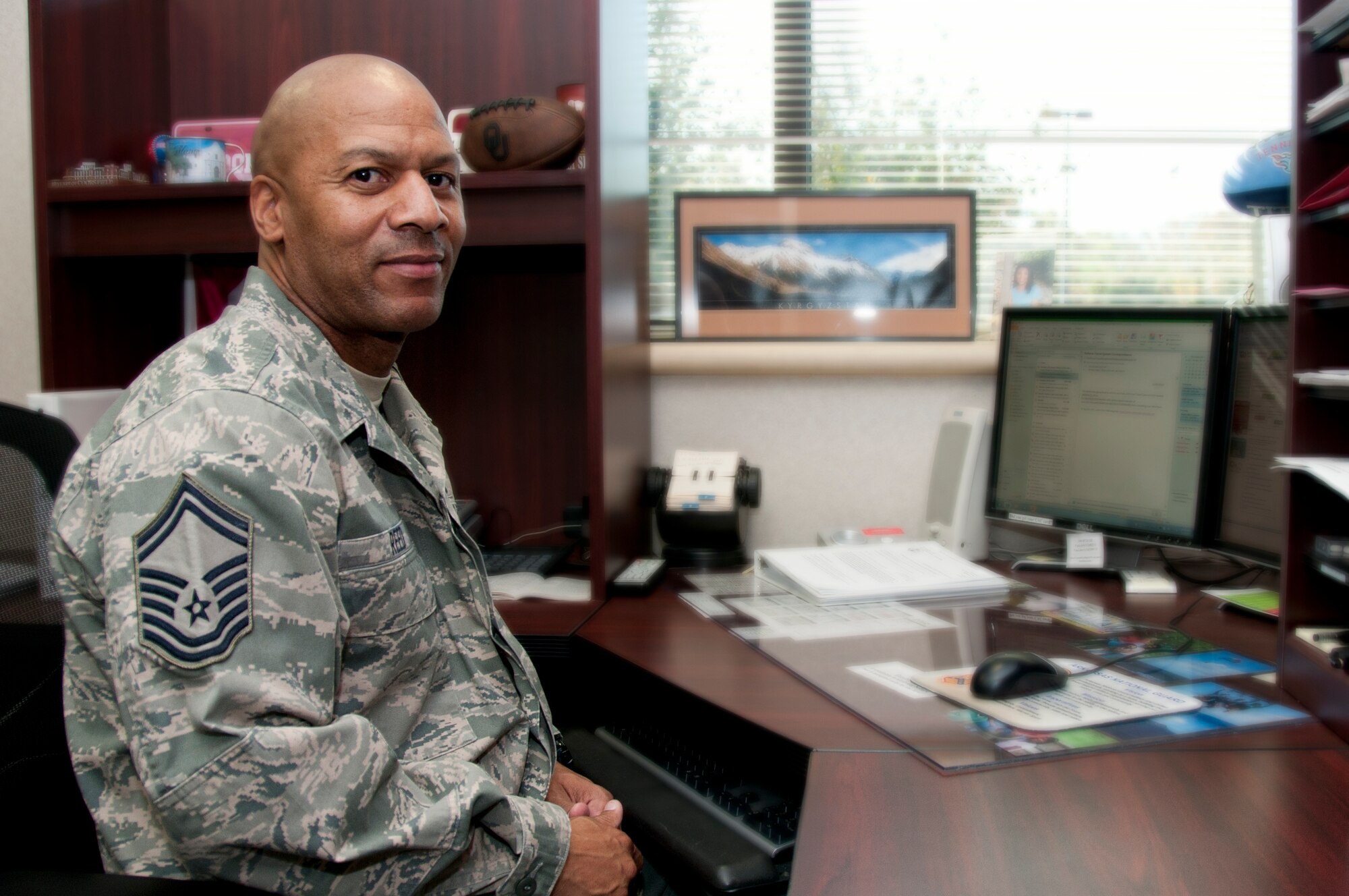 SMSgt. Redo Reed at his desk.