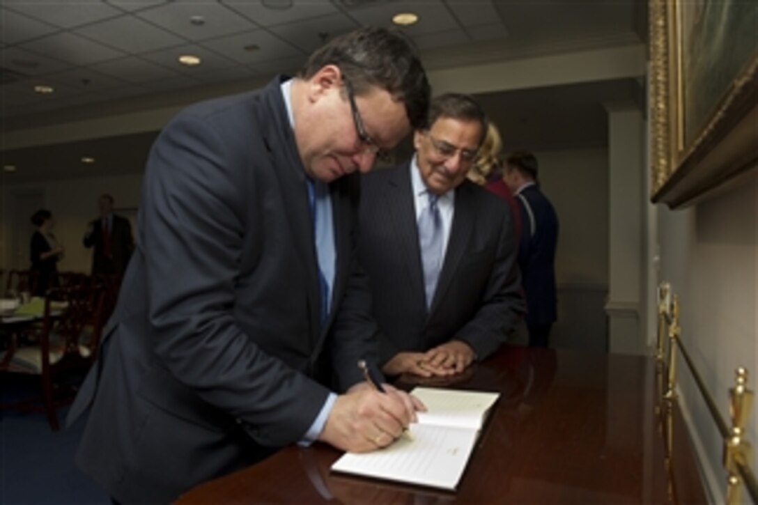 Secretary of Defense Leon E. Panetta, right watches as Czech Republic Minister of Defense Alexandr Vondra signs the guest book in the Pentagon, on Nov. 20, 2012.  Panetta and Vondra will meet to discuss national security items of interest to both nations.  