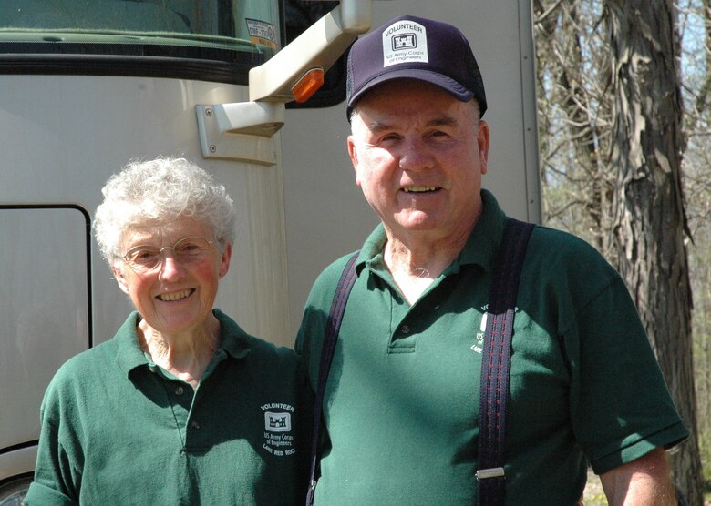 Volunteer couple