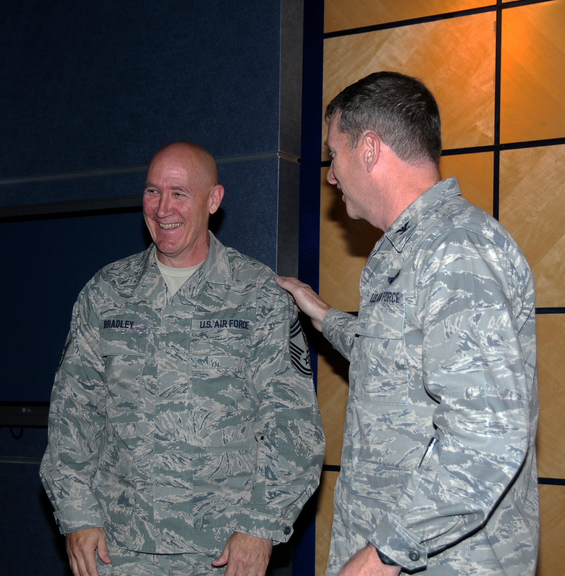 Col. Mark Anderson, 188th Fighter Wing commander, right, introduces Chief Master Sgt. Stephen R. Bradley as the 188th’s new command chief master sergeant during a unit training assembly Nov. 4 at the Colonel Hugh B. Correll Headquarters Facility. (National Guard photo by Senior Airman Hannah Landeros/188th Fighter Wing Public Affairs)