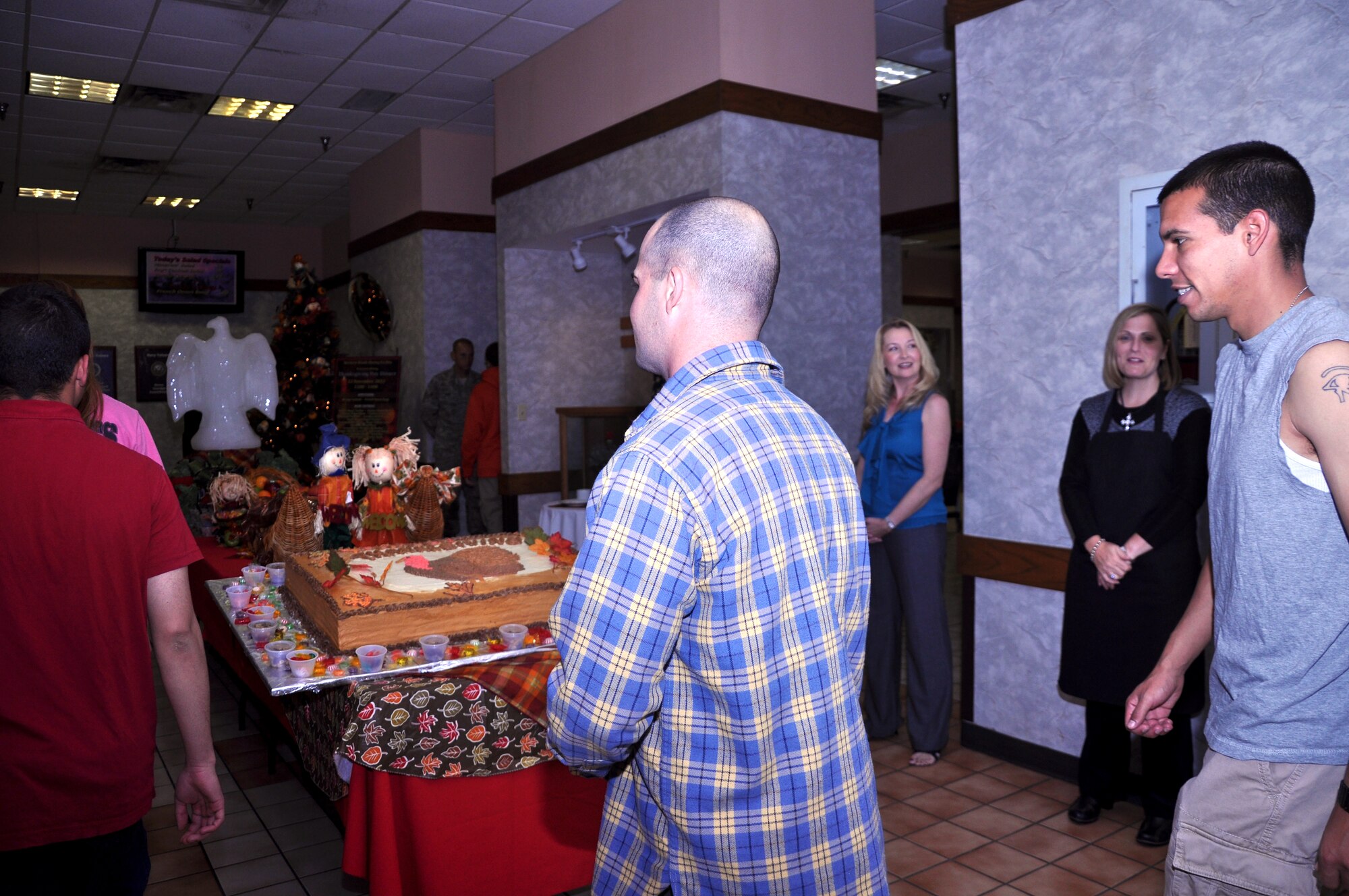 GOODFELLOW AIR FORCE BASE, Texas—Junior service members wait in line to be served a Thanksgiving Day meal by base leadership at the Western Winds dining facility Nov. 22. The base commander, as well as other commanders, chiefs and first sergeants served the holiday meal to boost morale. (U.S. Air Force photo/Airman 1st Class Jessica Keith) 