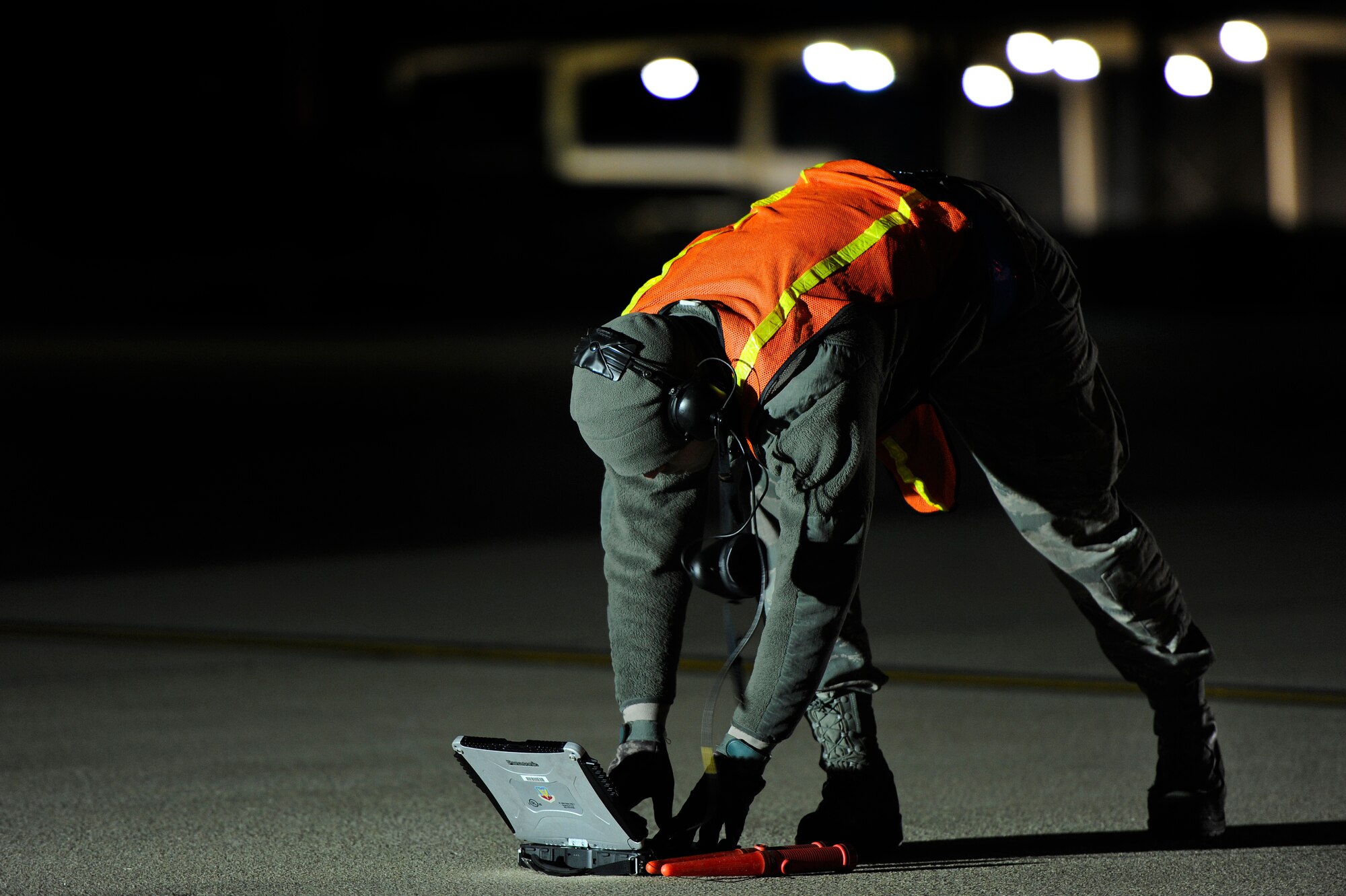 U.S. Air Force Senior Airman Aaron Simonson, 20th Aircraft Maintenance Squadron crew chief, uses a toughbook to look over a technical order while performing hot pit refuels for F-16 Fighting Falcon pilots, Nov. 8, 2012, Shaw Air Force Base, S.C. Hot pit refueling is a procedure usually performed in a combat situation to rapidly refuel aircraft while their engines are running, resulting in a speedy refuel to thrust pilots right back into the fight.  Refueling specialists, crew chiefs and pilots assigned to the 20th Fighter Wing practice this procedure to keep their skills sharp and aid in the effort to provide combat-ready air power at a moment’s notice. (U.S. Air Force photo by Staff Sgt. Kenny Holston/Released)